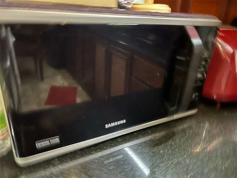 Khách hàng review Lò vi sóng Samsung MS23K3513AS/SV-N 23 lít 1