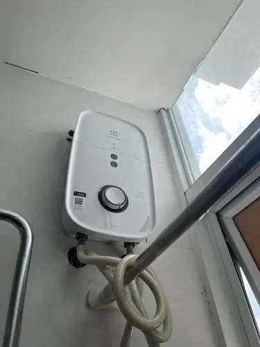 Khách hàng review Bình nóng lạnh trực tiếp Electrolux 4500W EWE451KB-DWG2 1