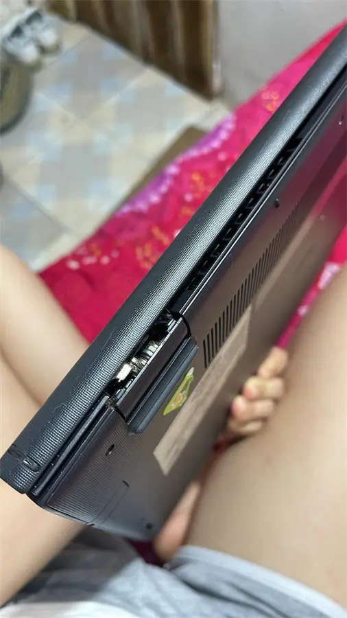 Khách hàng review Laptop Dell Vostro 3510 i3 1115G4/8GB/256GB/Office H 2