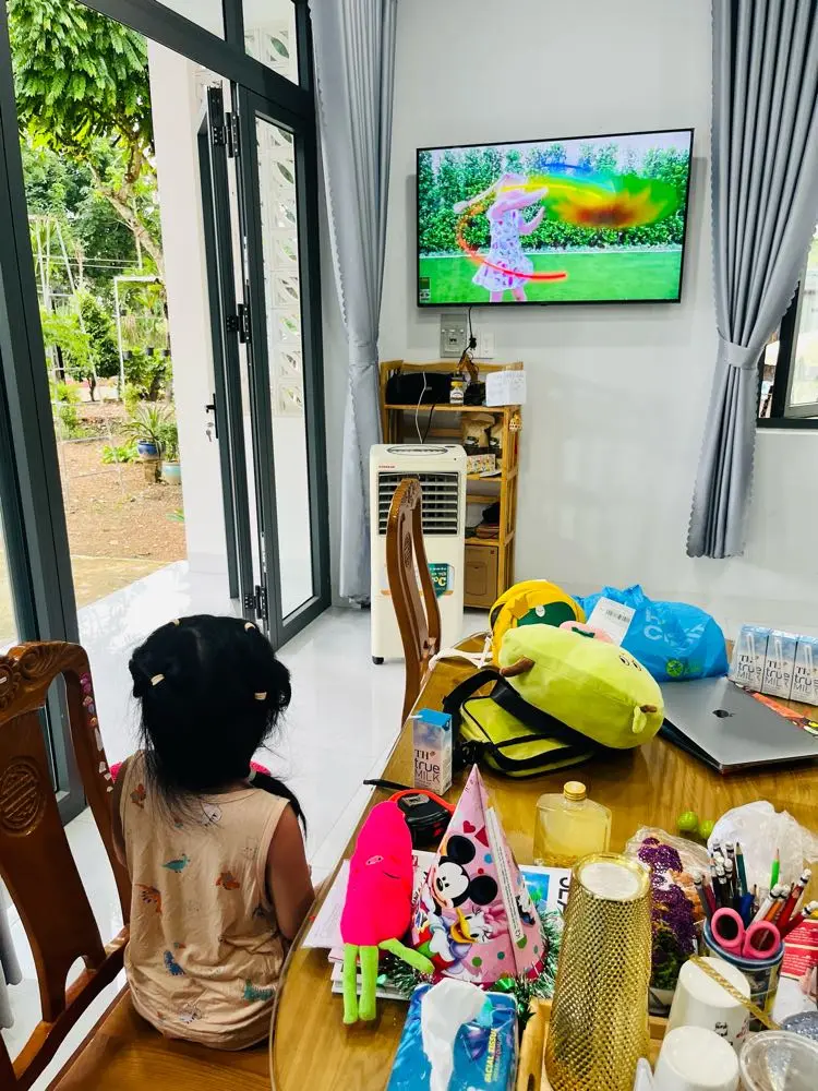 Khách hàng review Smart Tivi LG 4K 55 inch 55UQ8000PSC 3