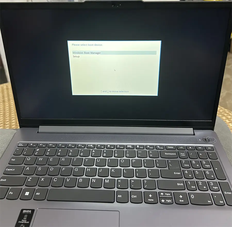 Khách hàng review Laptop Lenovo Ideapad Slim 3 15AMN8 - 82XQ00J0VN (R5 7520U, 16GB, 512GB, Full HD, Win11) 5