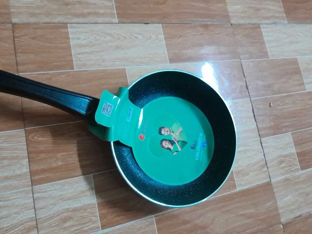 Khách hàng review Chảo nhôm chống dính vân đá đáy từ 20 cm Elmich Colosseum Y1 EL-3718 Xanh mint 3
