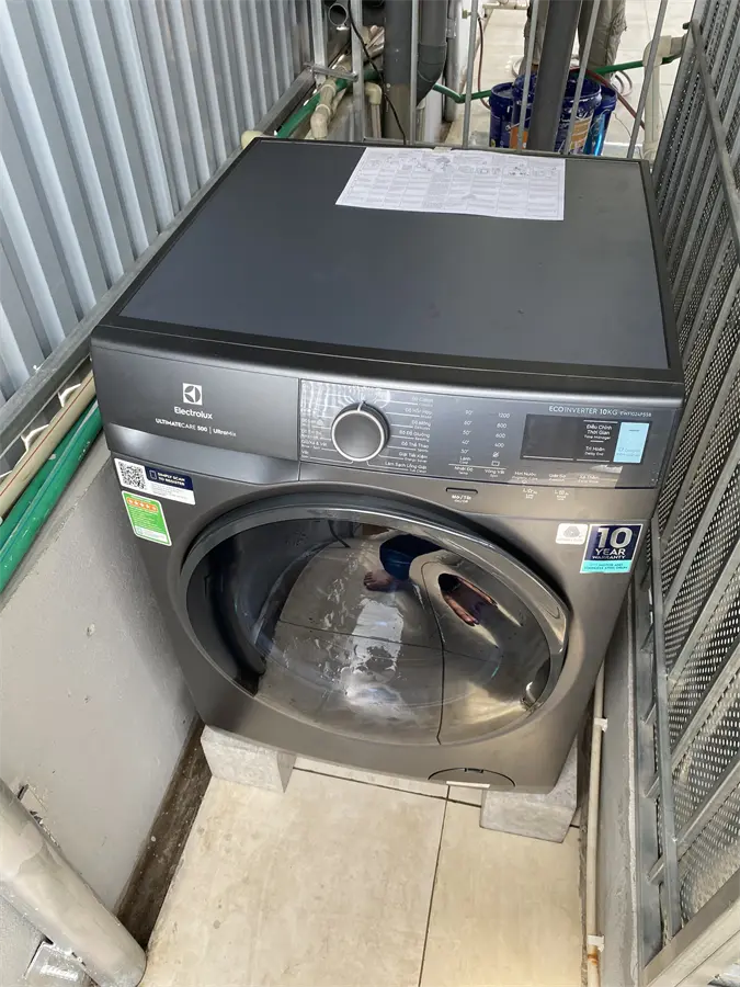 Khách hàng review Máy giặt Electrolux UltimateCare 500 Inverter 10 kg EWF1024P5SB 1