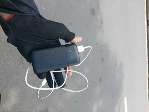Khách hàng review Pin sạc dự phòng 10000mAh Type C PD QC3.0 22.5W Xmobile T121 1