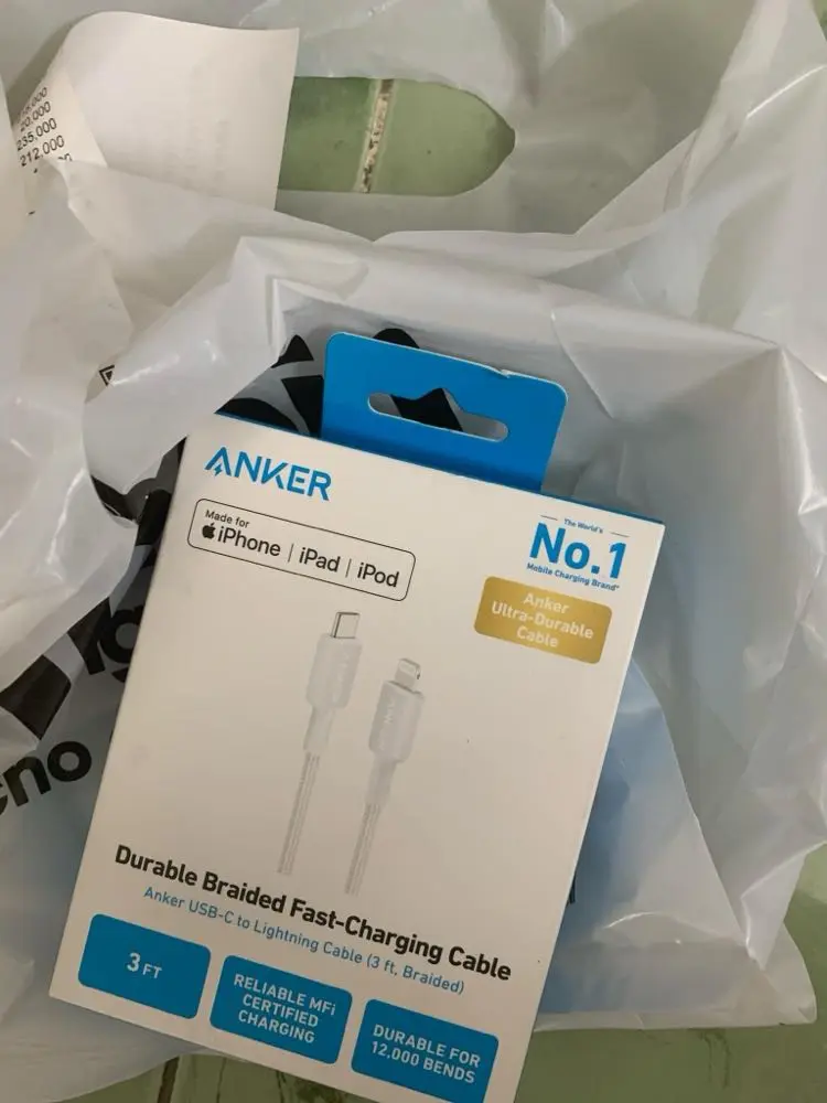 Khách hàng review Cáp sạc nhanh và truyền dữ liệu Type-C - Lightning 20W 0.9m Anker 322 A81B5 4