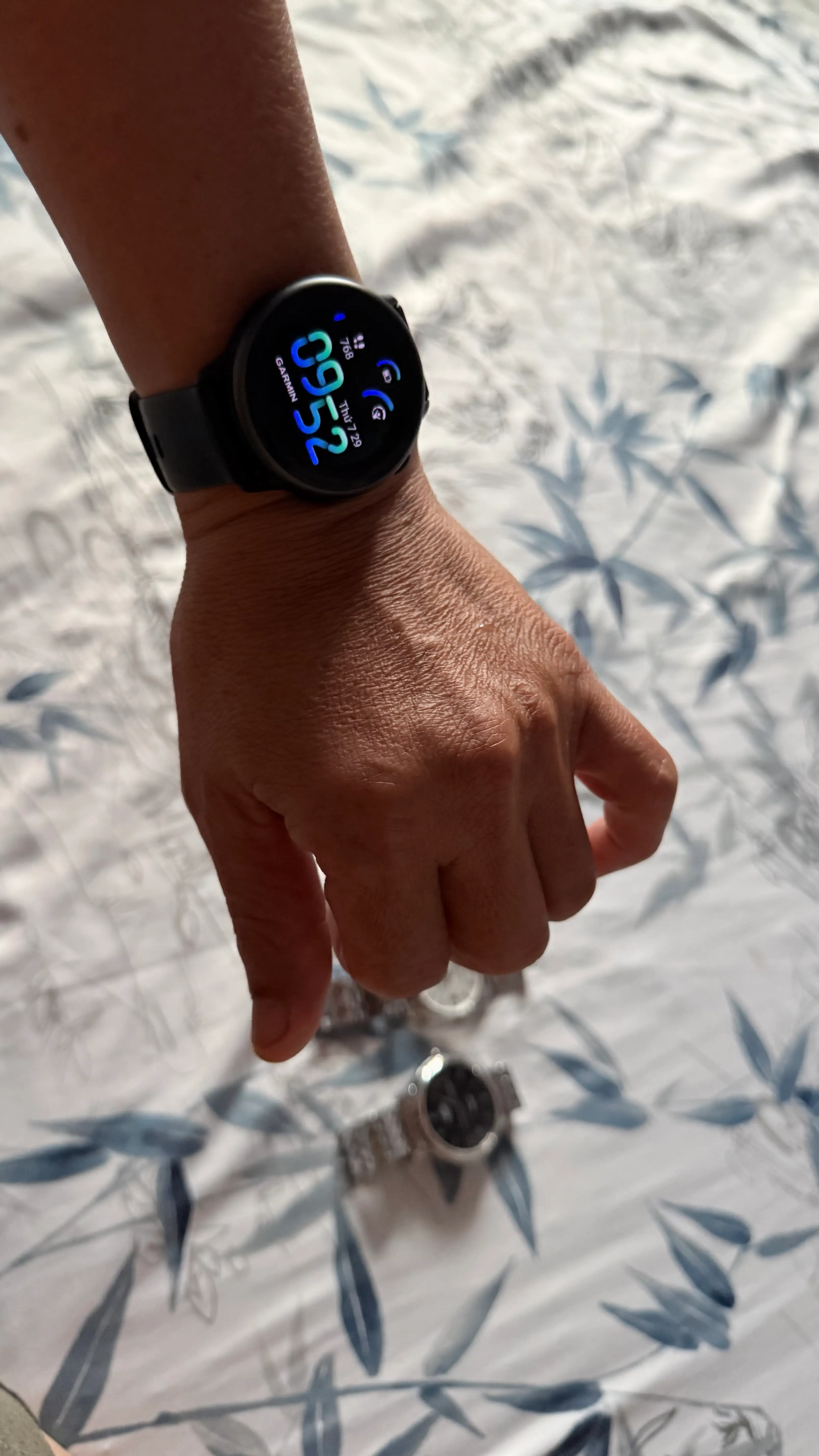 Khách hàng review Garmin Vivoactive 6 42.2mm dây silicone 1