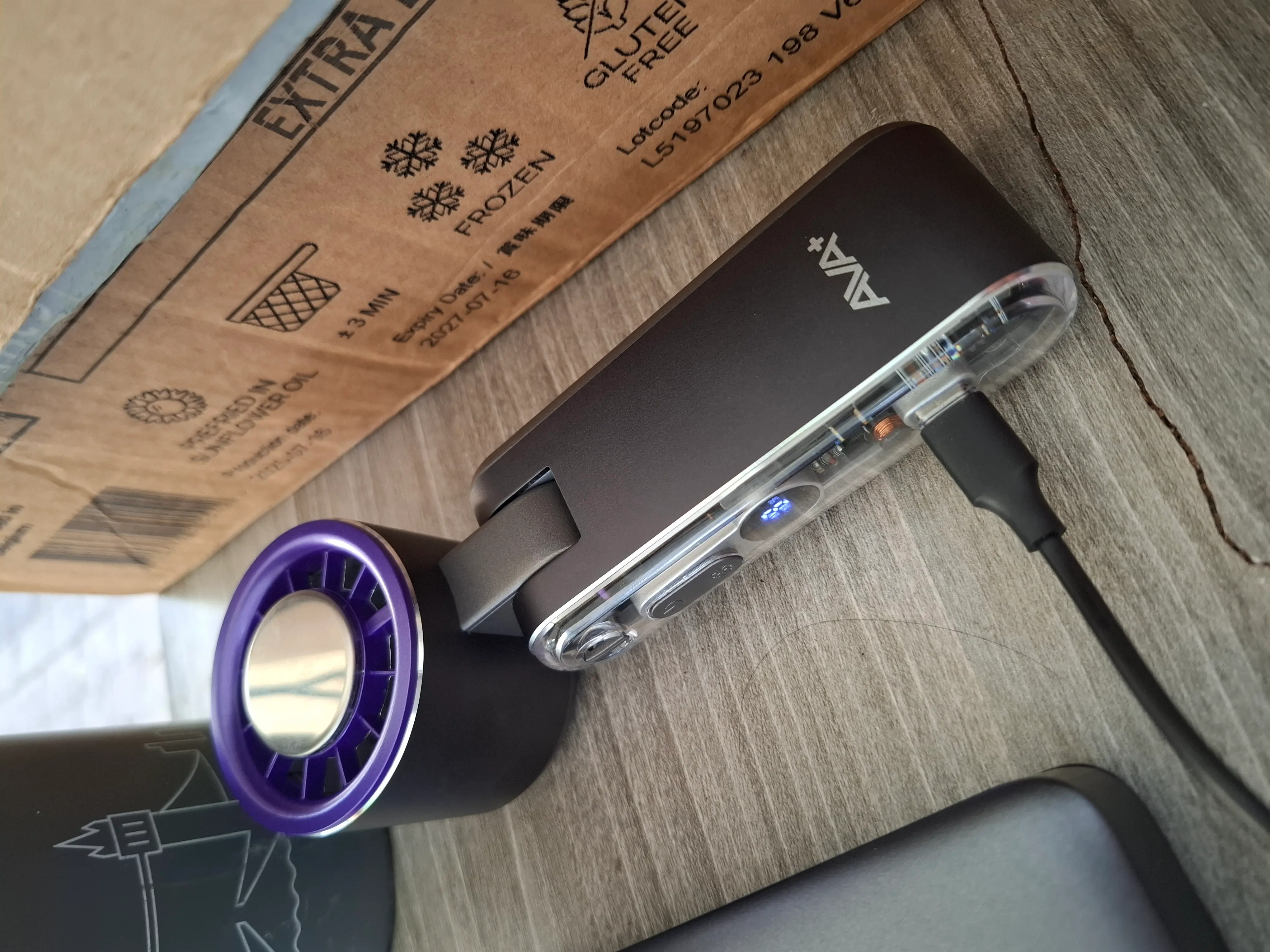 Khách hàng review Quạt cầm tay AVA  JF-402 1