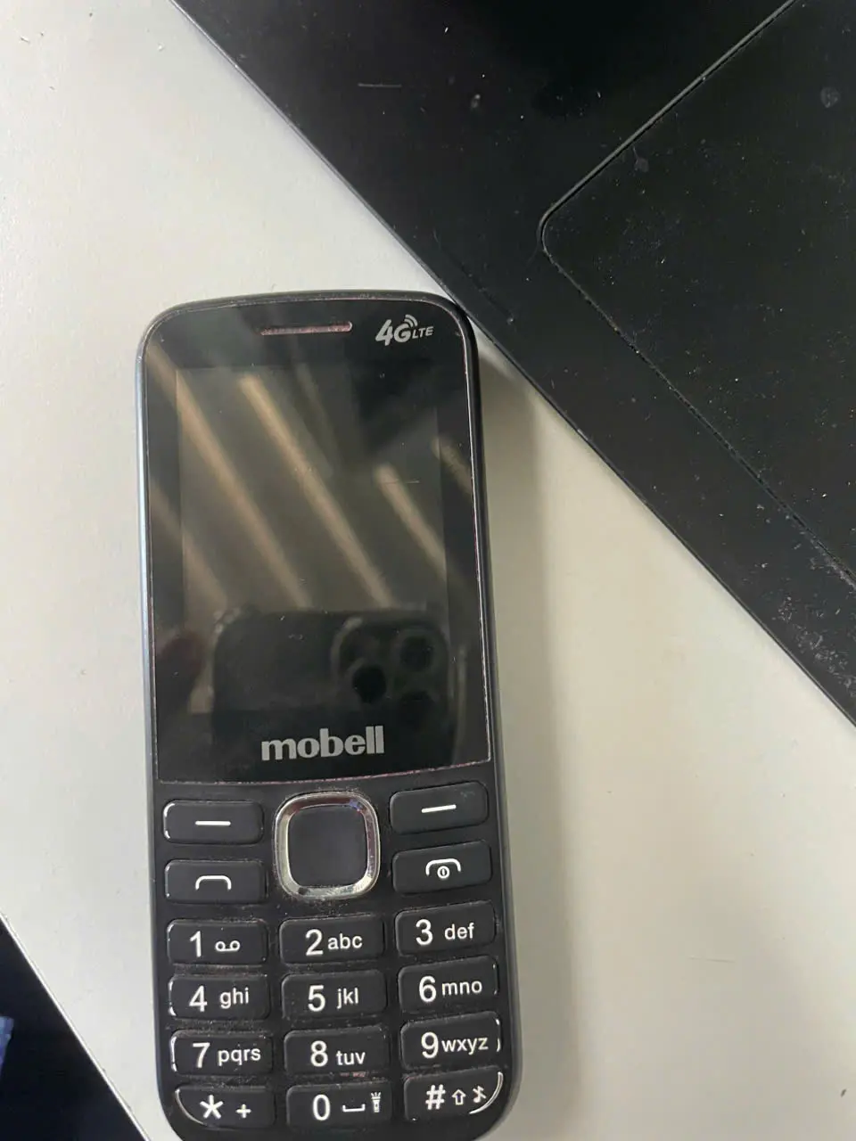 Khách hàng review Điện thoại Mobell M331 4G 2
