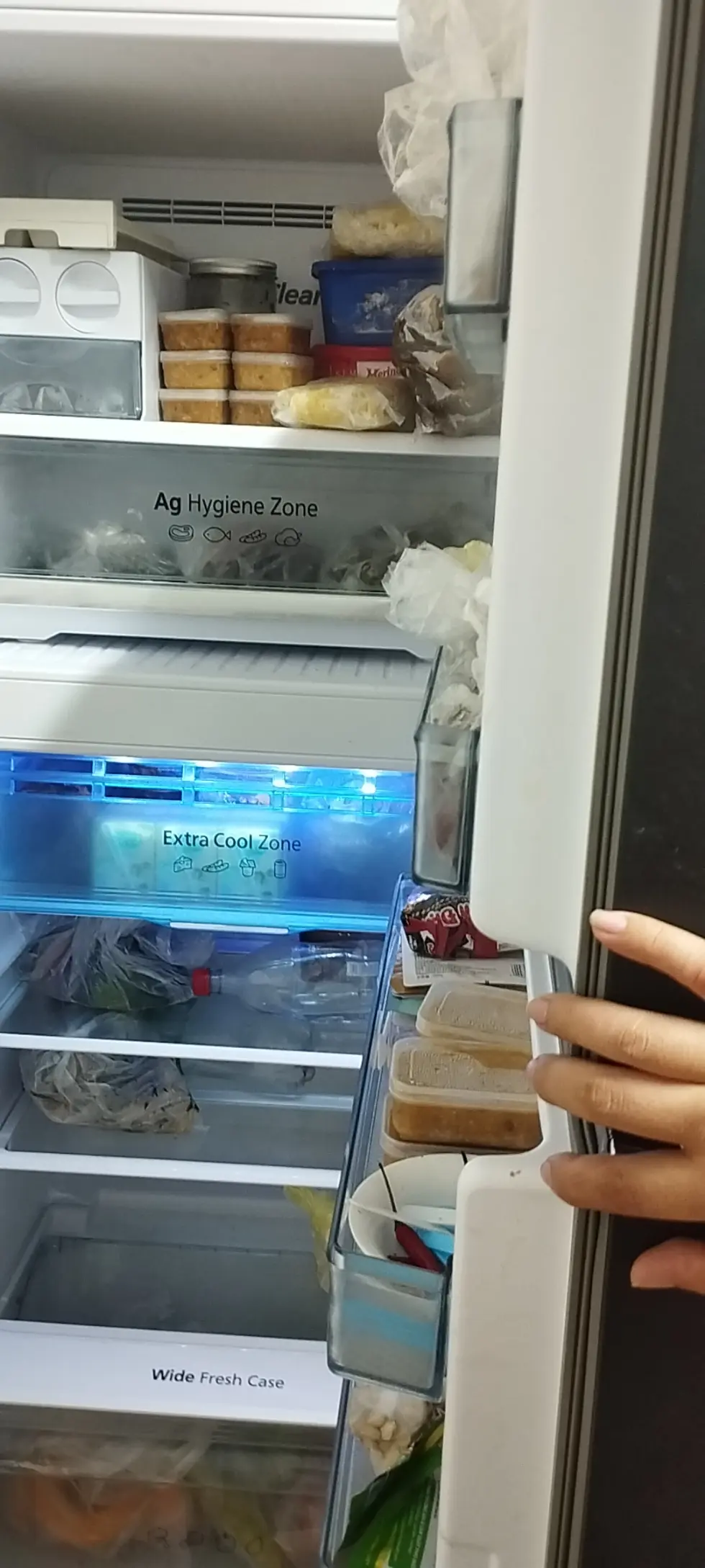 Khách hàng review Tủ lạnh Panasonic Inverter 326 lít NR-TL351VGMV 10