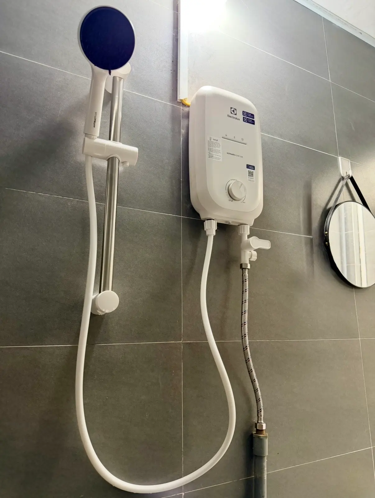 Khách hàng review Máy nước nóng trực tiếp Electrolux 4500W EWE451QX-W4 1