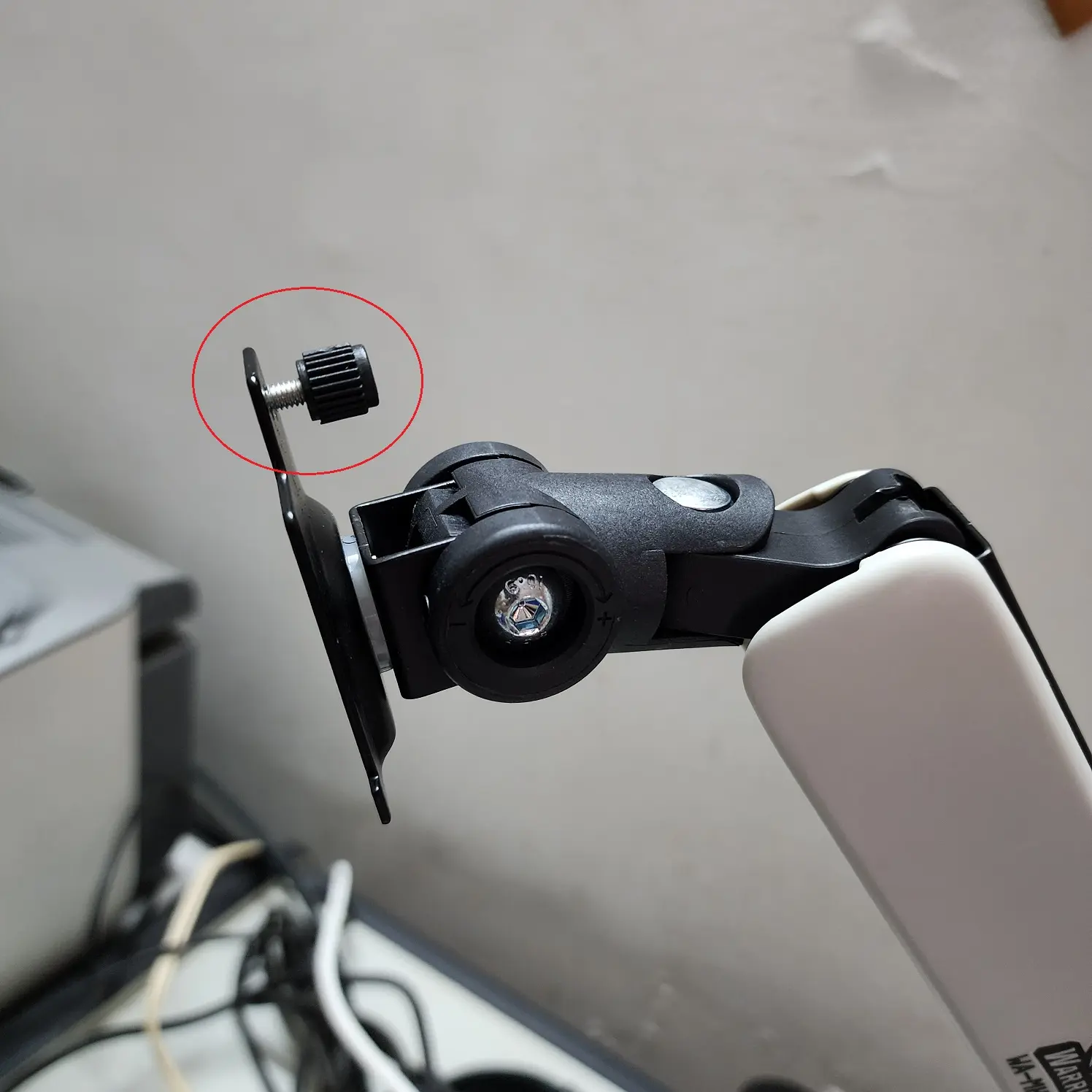 Khách hàng review Giá treo màn hình WARRIOR WA MH0801 Đen 3