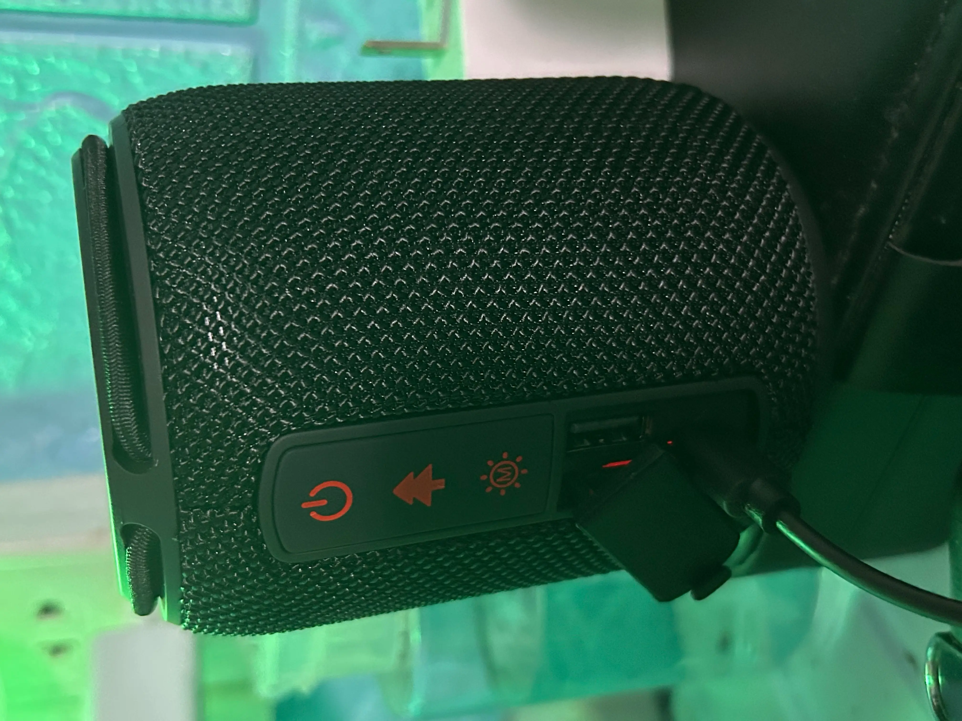 Khách hàng review Loa Bluetooth AVA  Freego F25 2