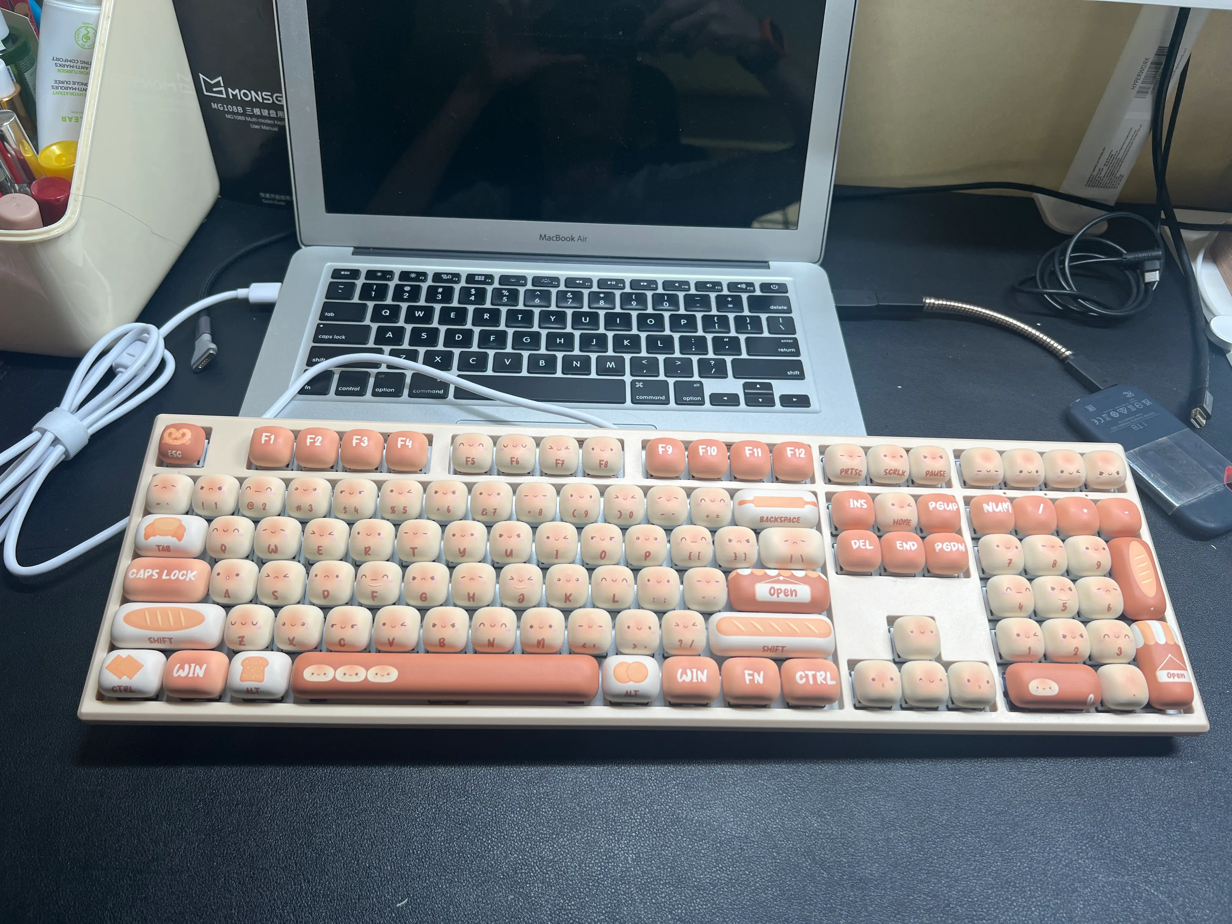 Khách hàng review Bàn Phím Cơ Bluetooth Akko MonsGeek MG108B Bun Wonderland 1