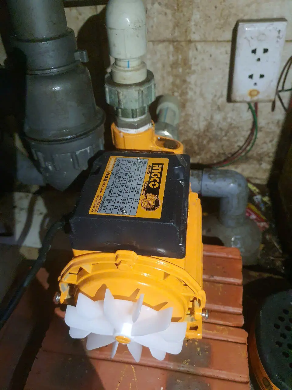 Khách hàng review Máy bơm nước đẩy cao Ingco VPM3708 370W 1