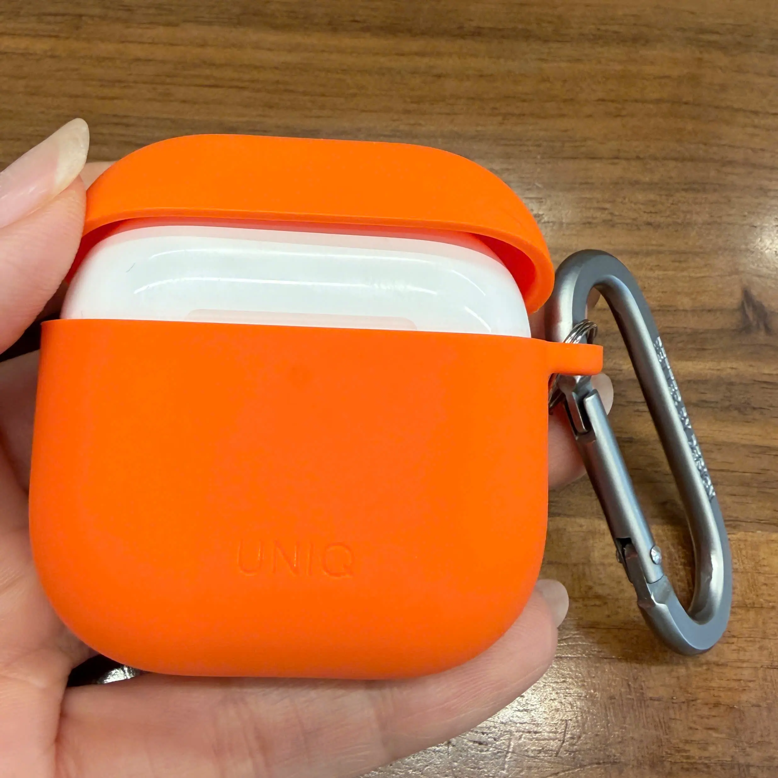 Khách hàng review Túi đựng AirPods 4 Silicone PC kèm móc UNIQ Nexo Active Hybrid 2