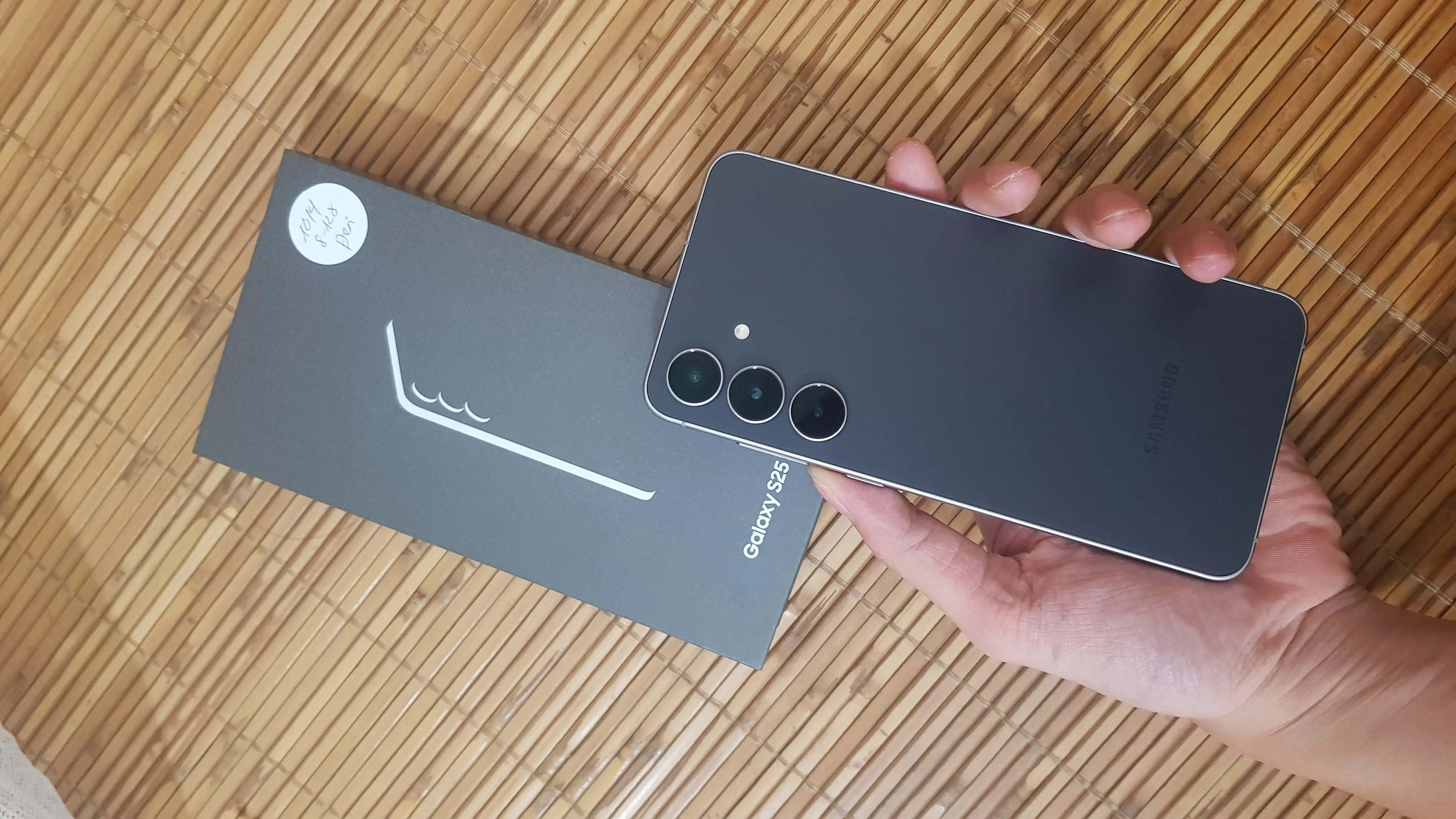 Khách hàng review Điện thoại Samsung Galaxy S25 FE 5G 8GB/128GB 1