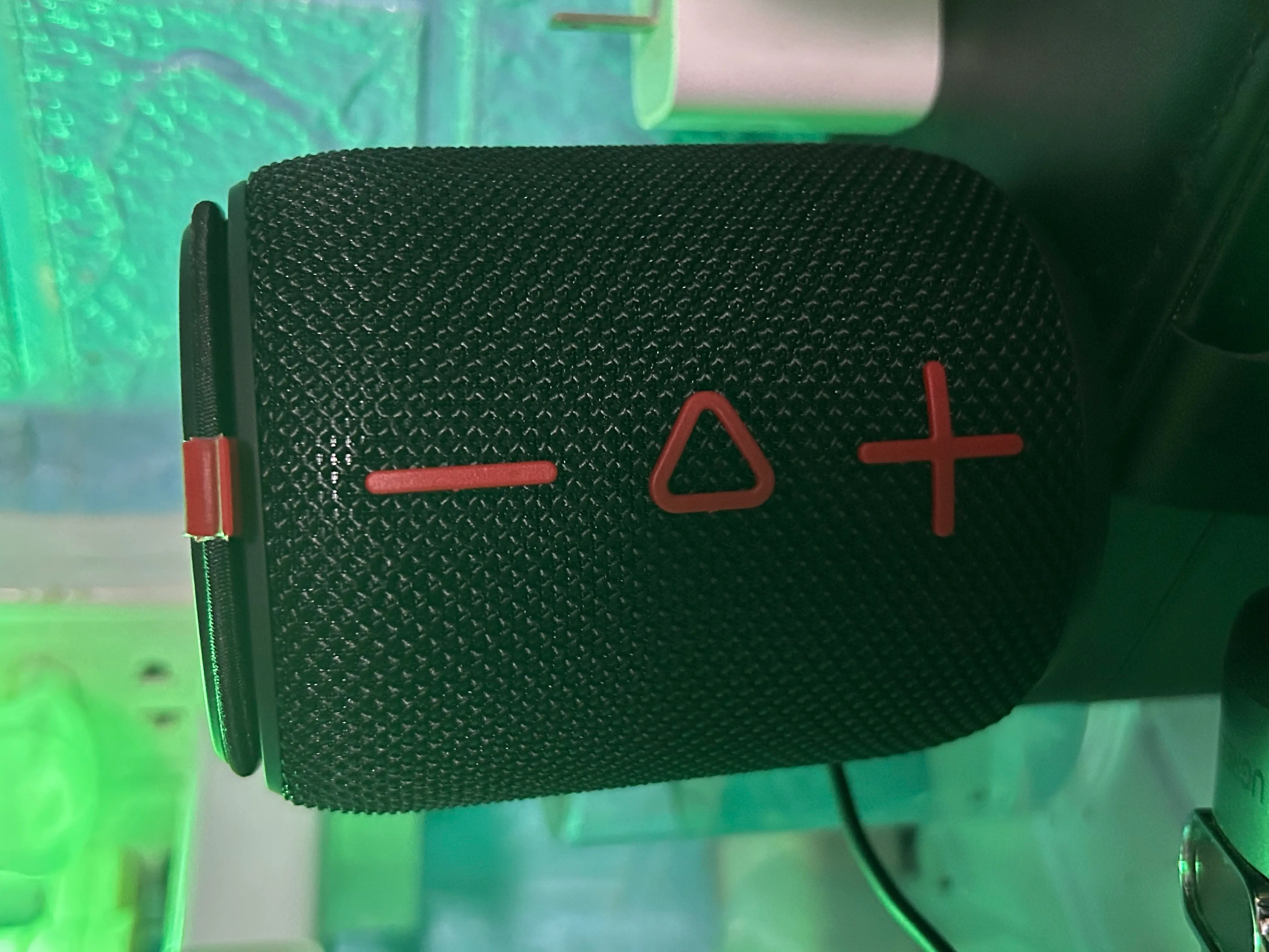 Khách hàng review Loa Bluetooth AVA  Freego F25 1