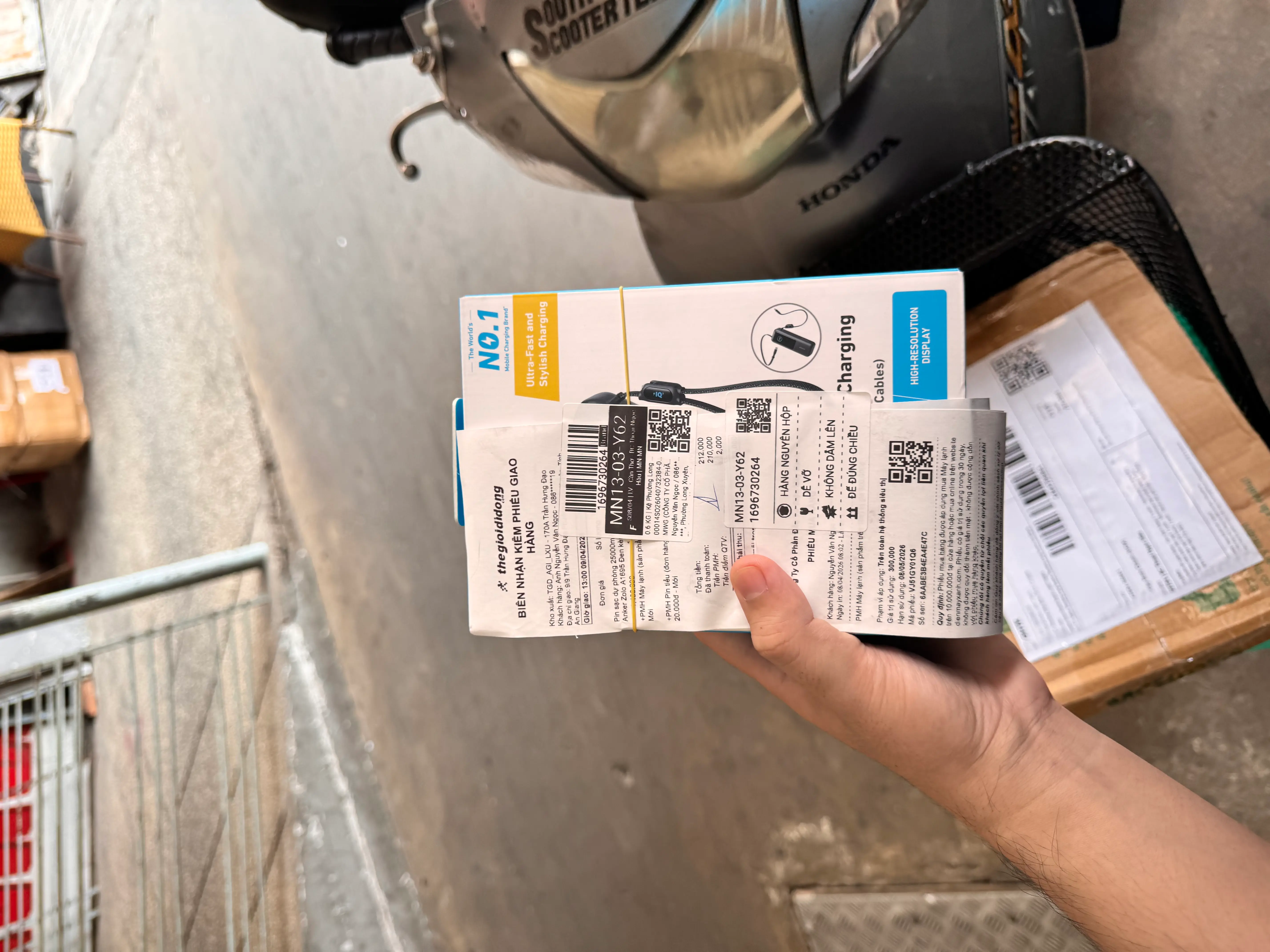 Khách hàng review Pin sạc dự phòng 25000mAh Type C PD QC 3.0 165W Anker Zolo A1695 kèm cáp dây rút Type C 2