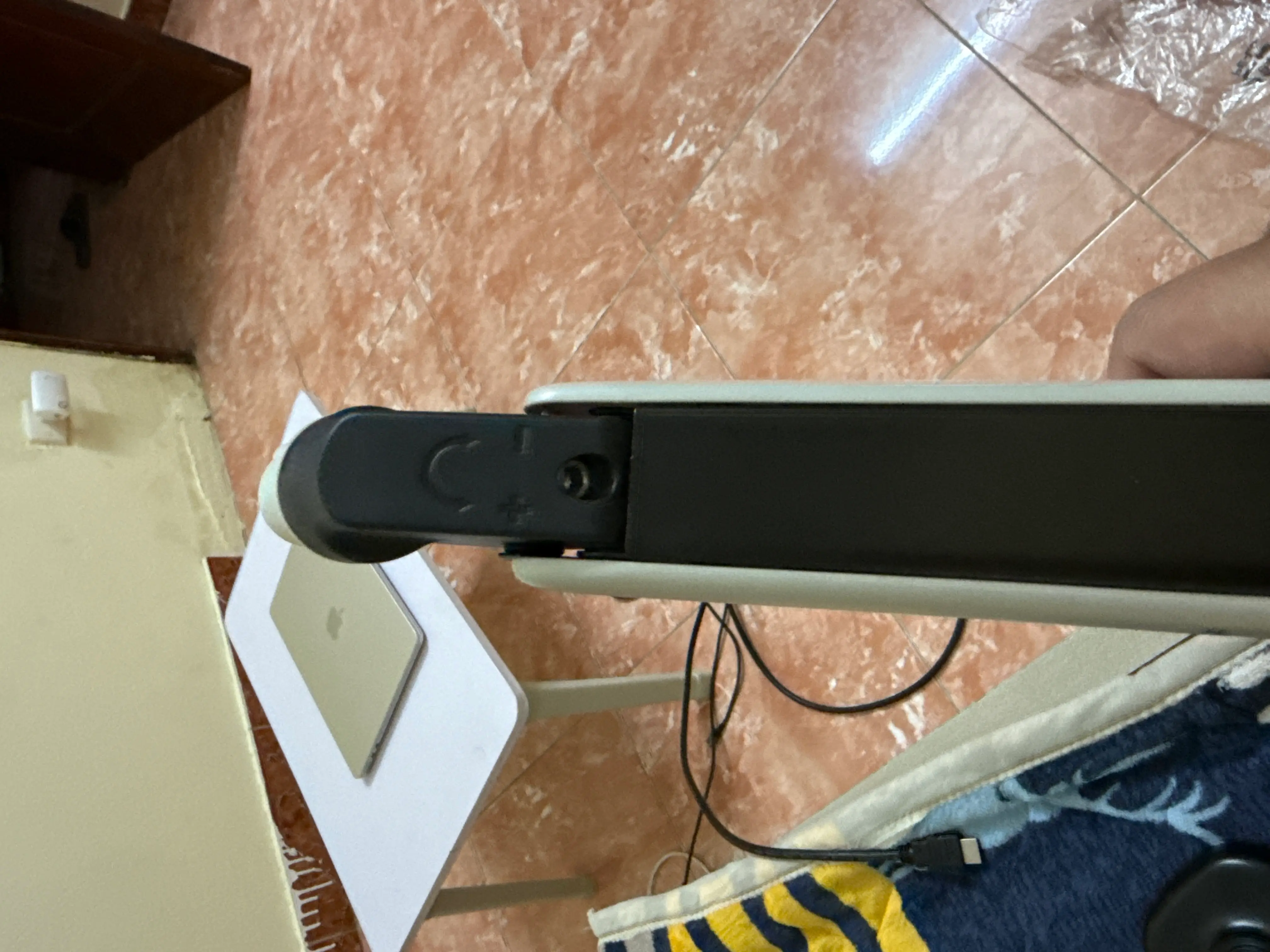 Khách hàng review Giá treo màn hình WARRIOR WA MH0801 Đen 1