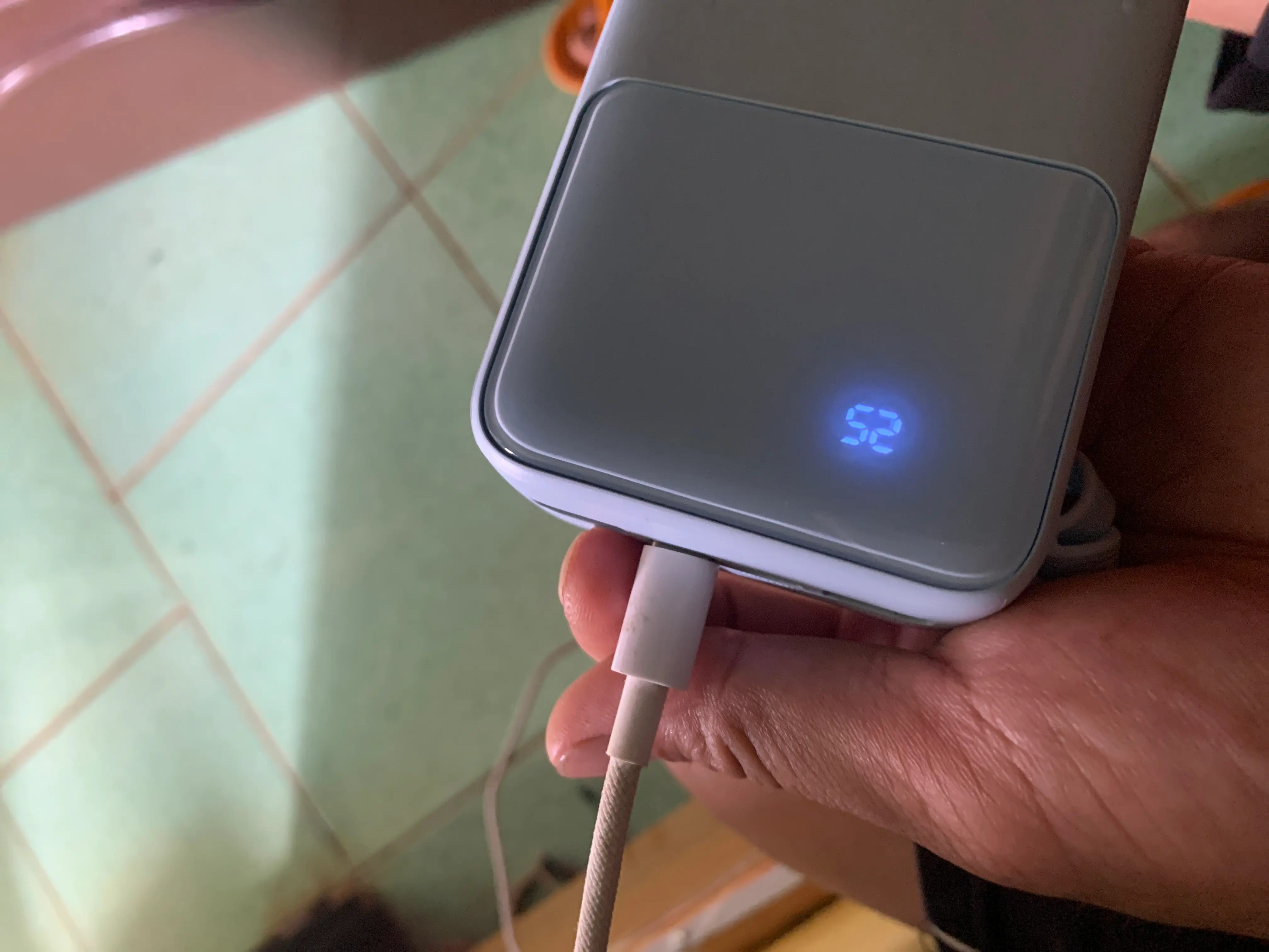 Khách hàng review Pin sạc dự phòng Polymer 20000mAh Type C 10.5W AVA  G-DX258 kèm Cáp Lightning và Cáp Type C 1