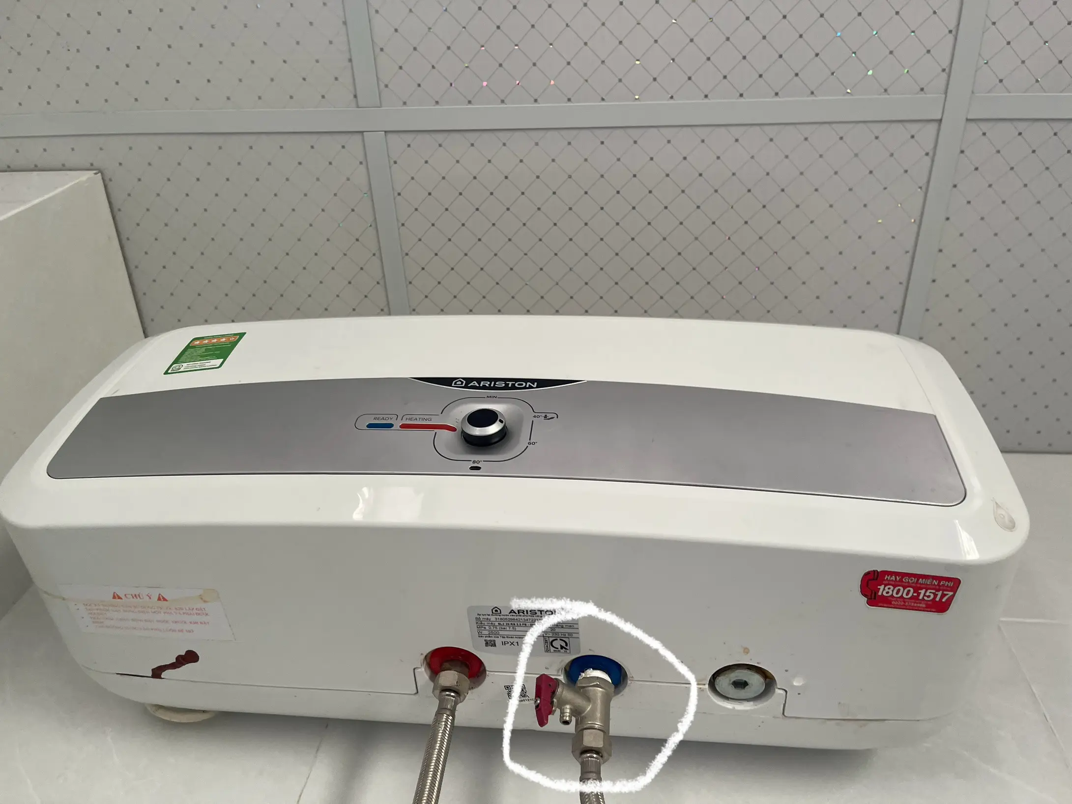 Khách hàng review Máy nước nóng gián tiếp Ariston 20 lít 2500W SL2 20 RS 2.5 FE 1