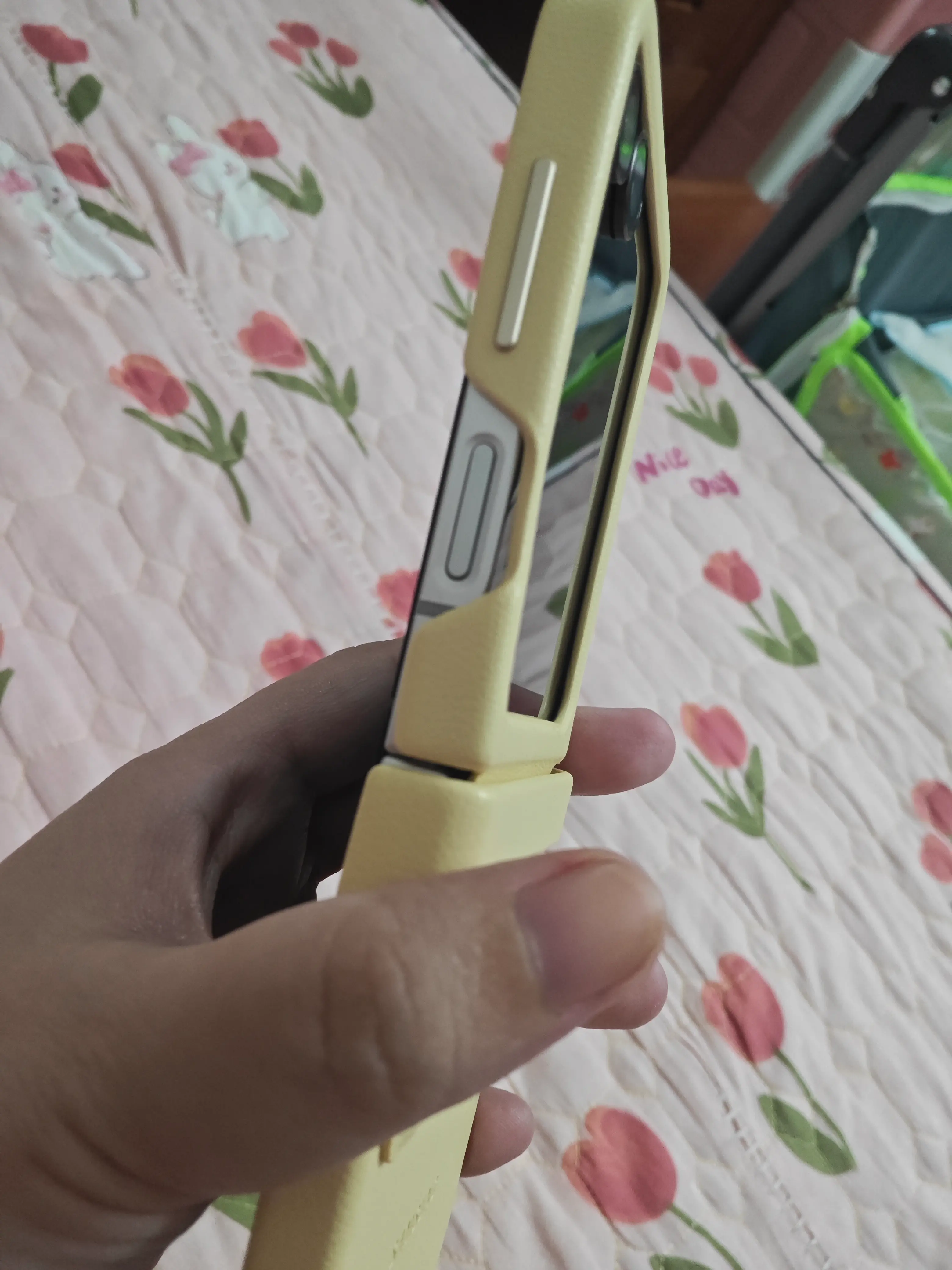 Khách hàng review Ốp lưng Galaxy Z Flip7 FE/Flip6 Da thực vật Samsung Chính hãng 2