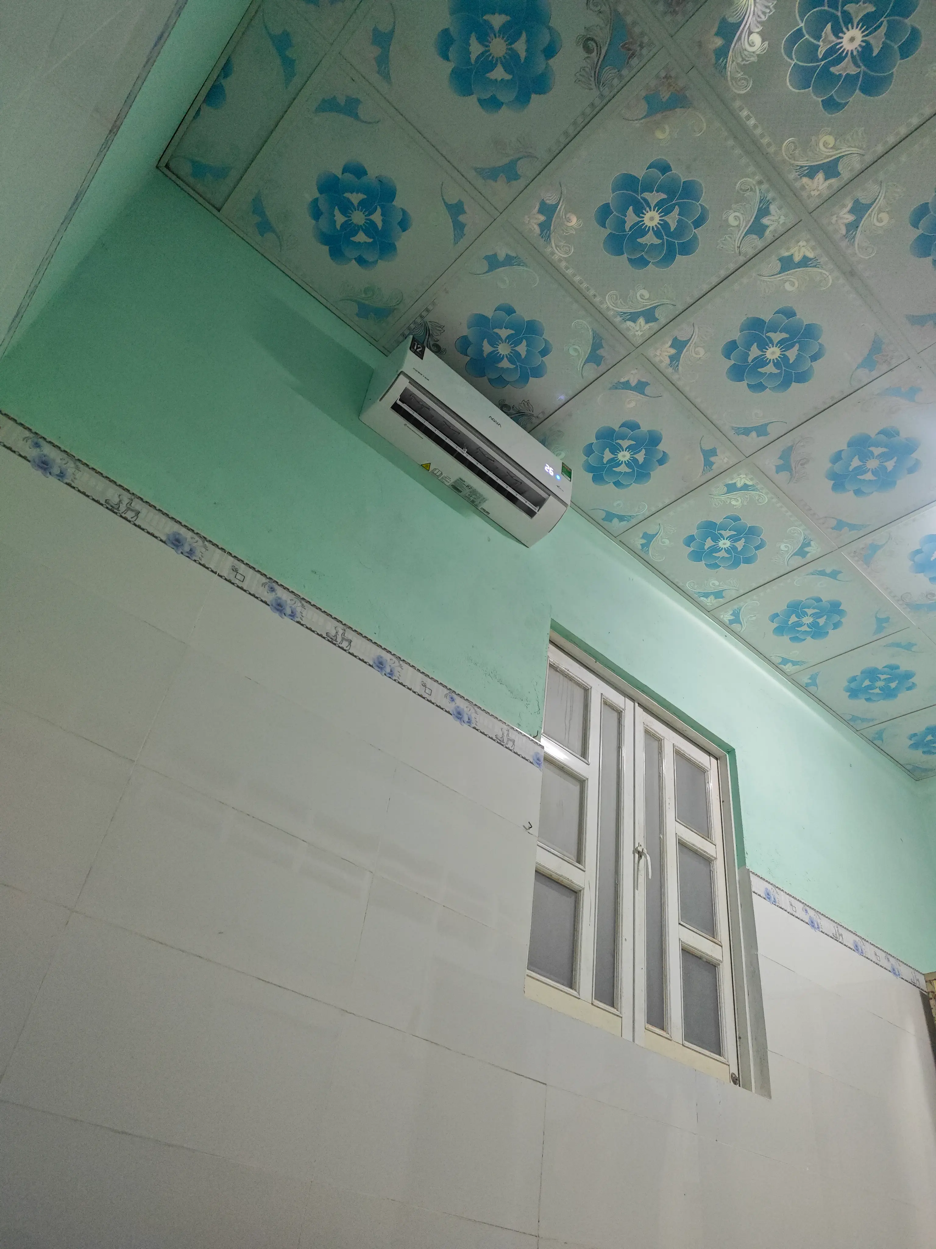 Khách hàng review Máy lạnh AQUA Inverter 1 HP AQA-RUV10RB5 1