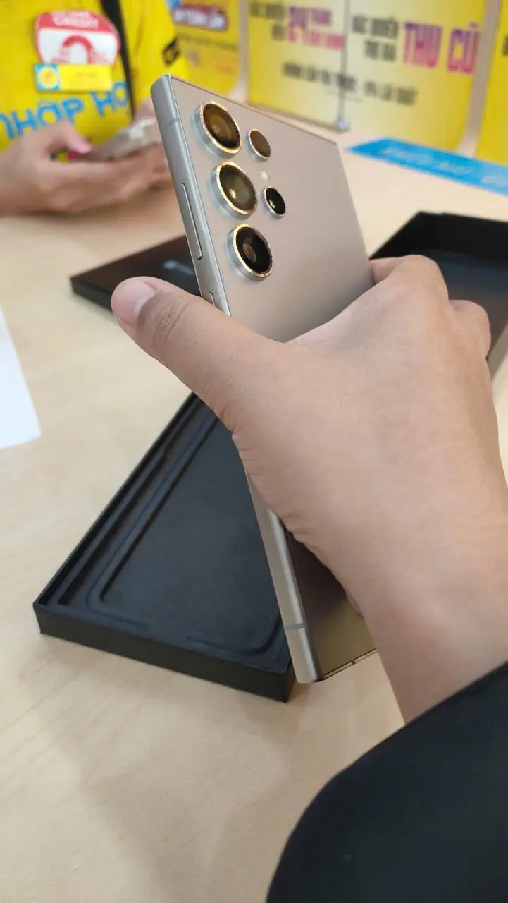Khách hàng review Điện thoại Samsung Galaxy S24 Ultra 5G 12GB/256GB 4