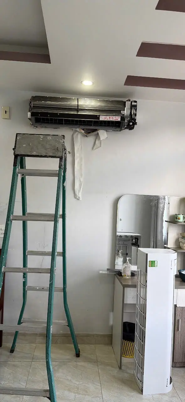 Khách hàng review Điều hòa Daikin Inverter 18000 BTU FTKM50AVMV 3