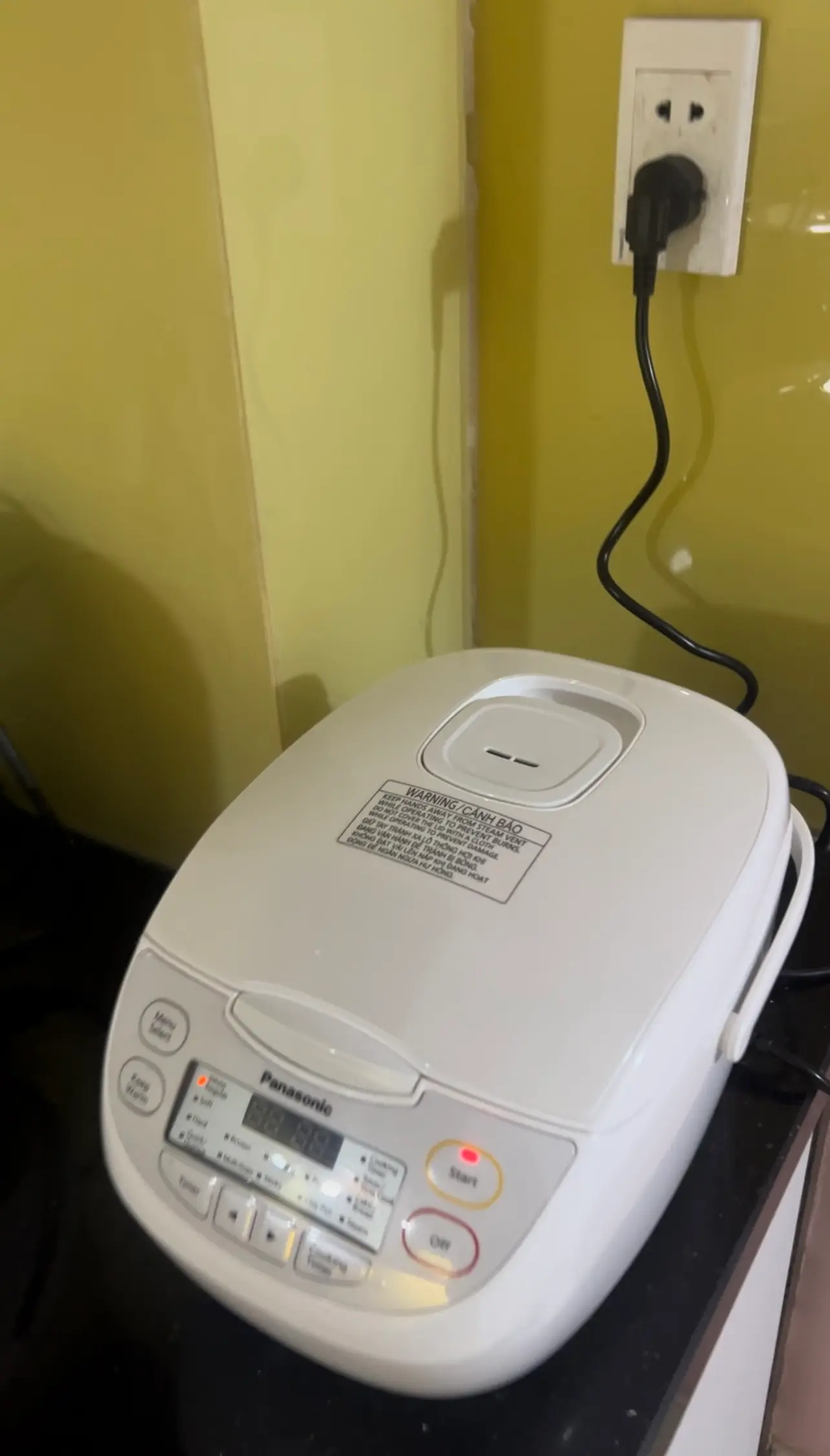 Khách hàng review Nồi cơm điện tử Panasonic 1 lít SR-CL108WRAM 1