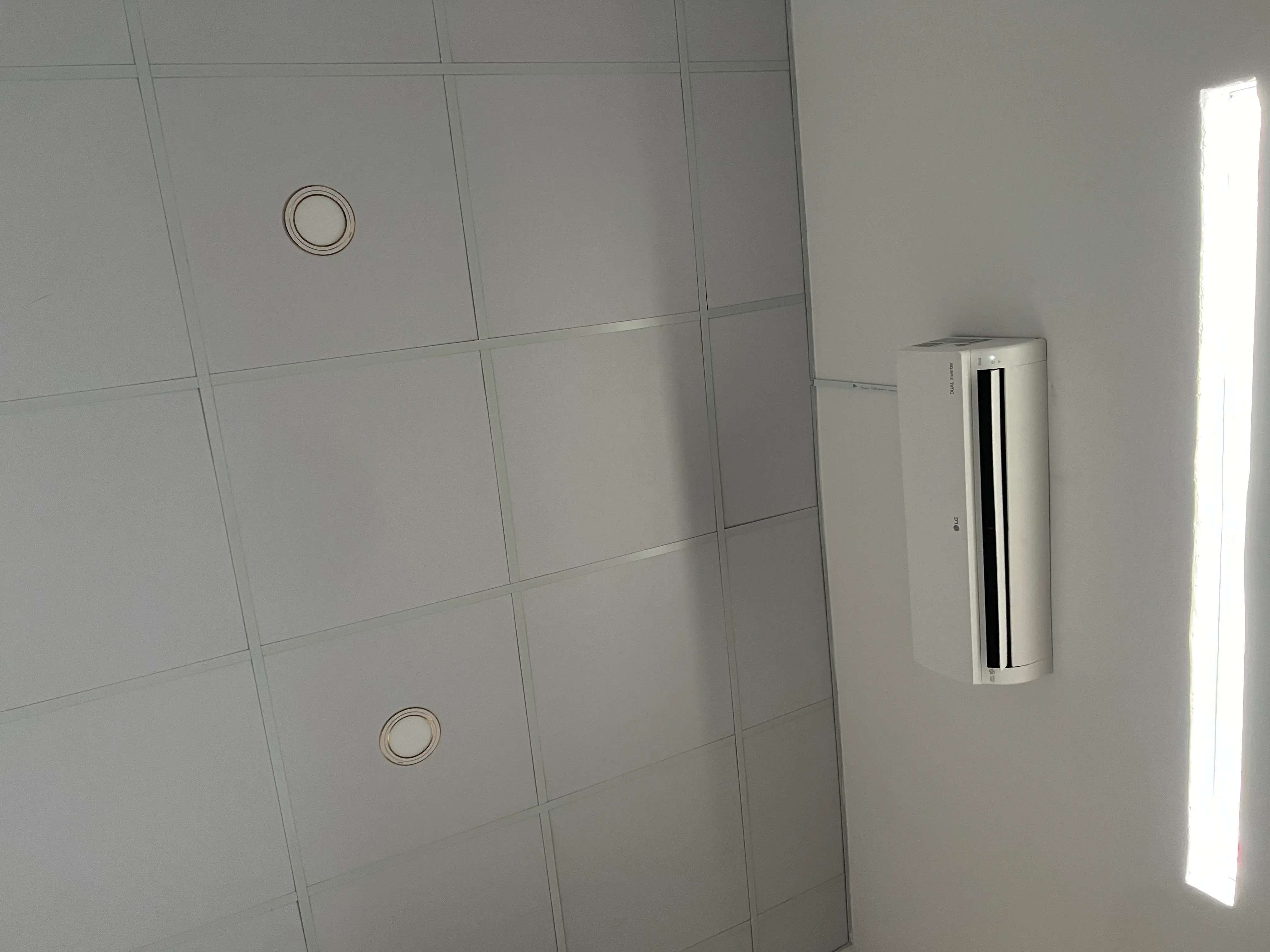 Khách hàng review Máy lạnh LG Inverter 1 HP V10WIN1 2