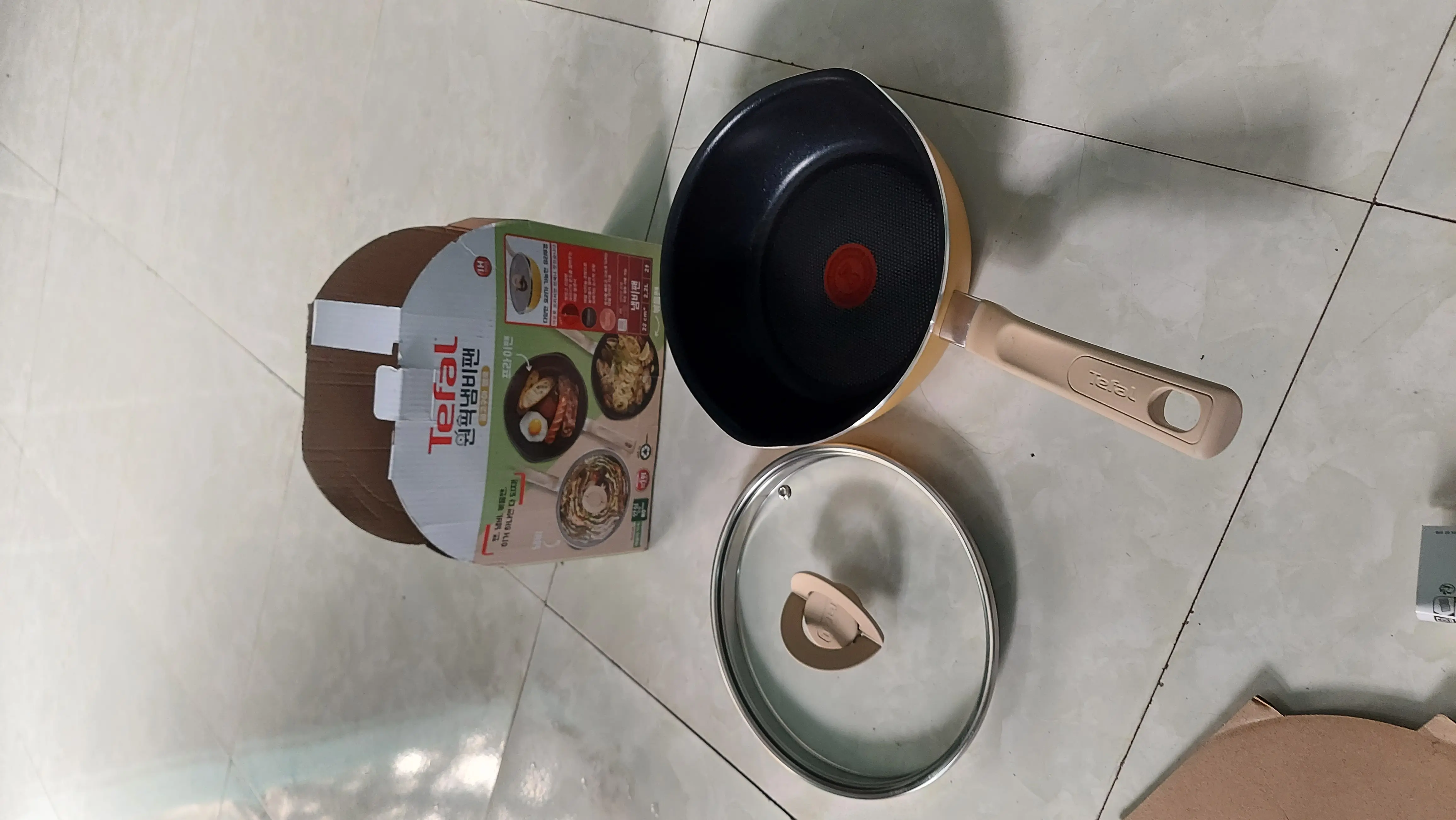 Khách hàng review Chảo nhôm sâu chống dính đáy từ nắp kính 22 cm Tefal G1802524 1