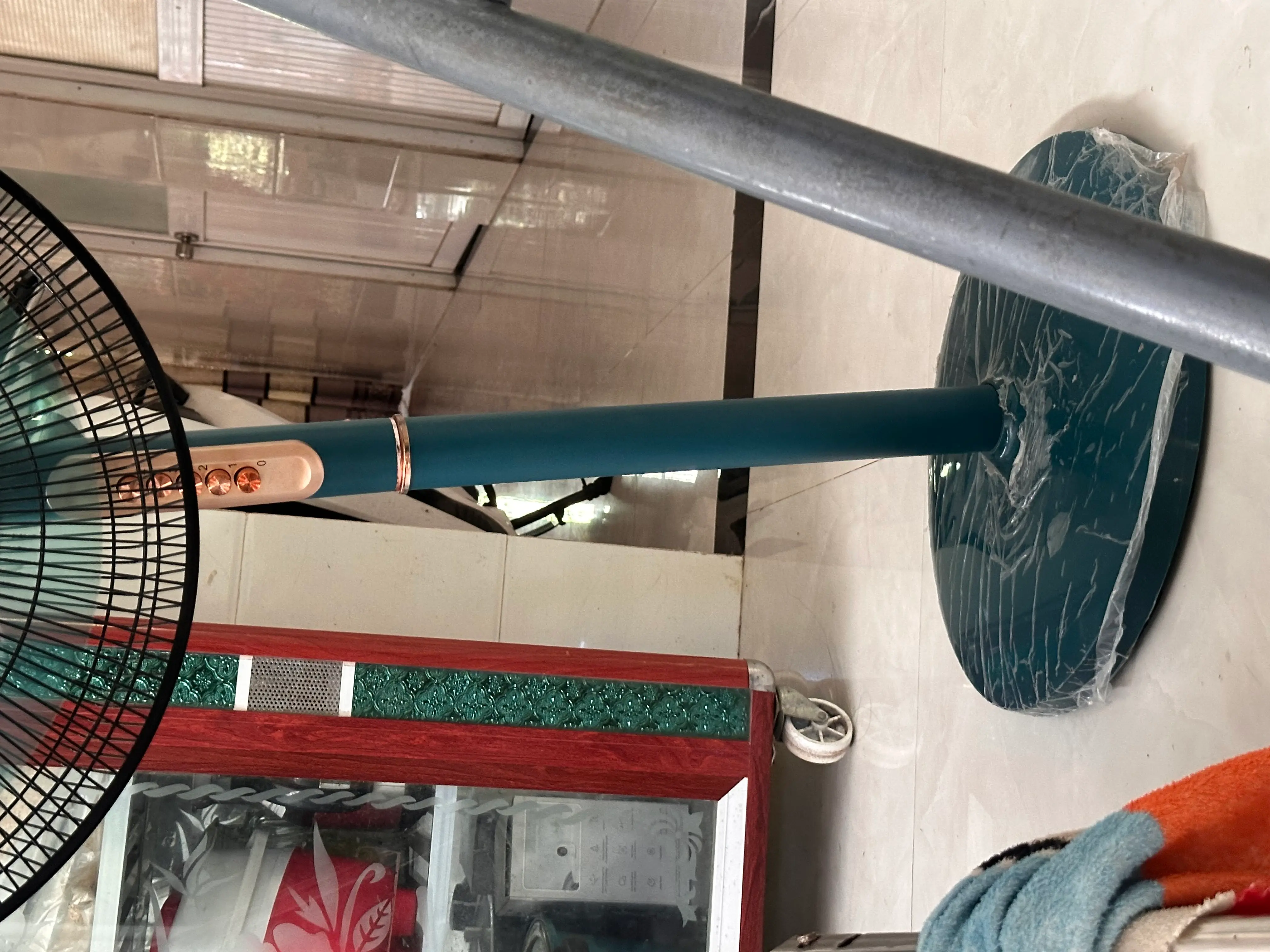 Khách hàng review Quạt đứng Daikiosan 6 cánh DQ102 70W - Xanh lá 1