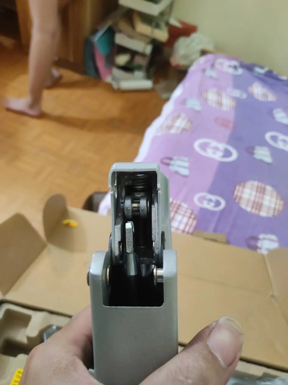 Khách hàng review Giá treo màn hình North Bayou G40 Bạc 2