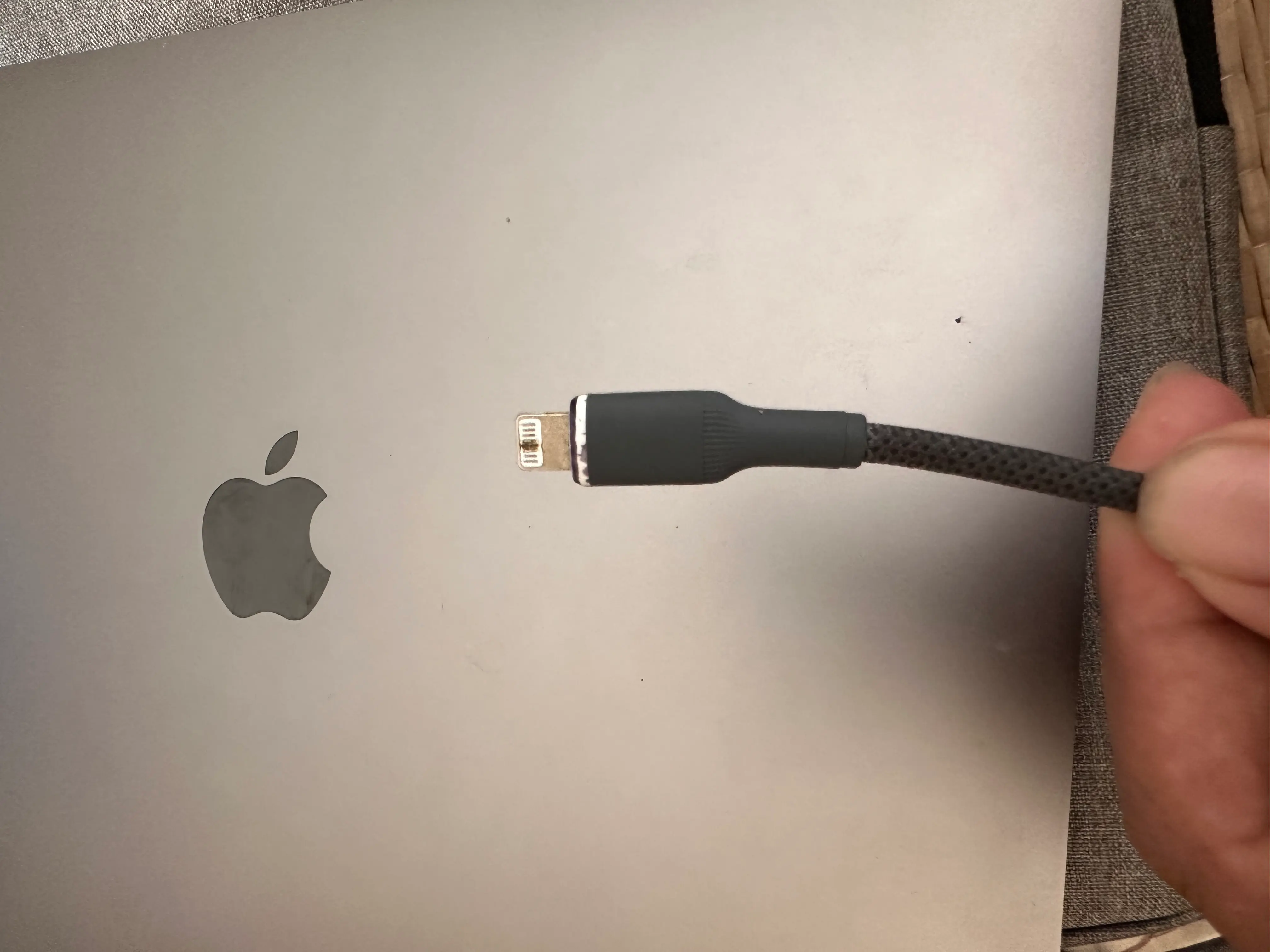Khách hàng review Cáp sạc nhanh và truyền dữ liệu Type-C - Lightning 27W 1m Xmobile L2320 4