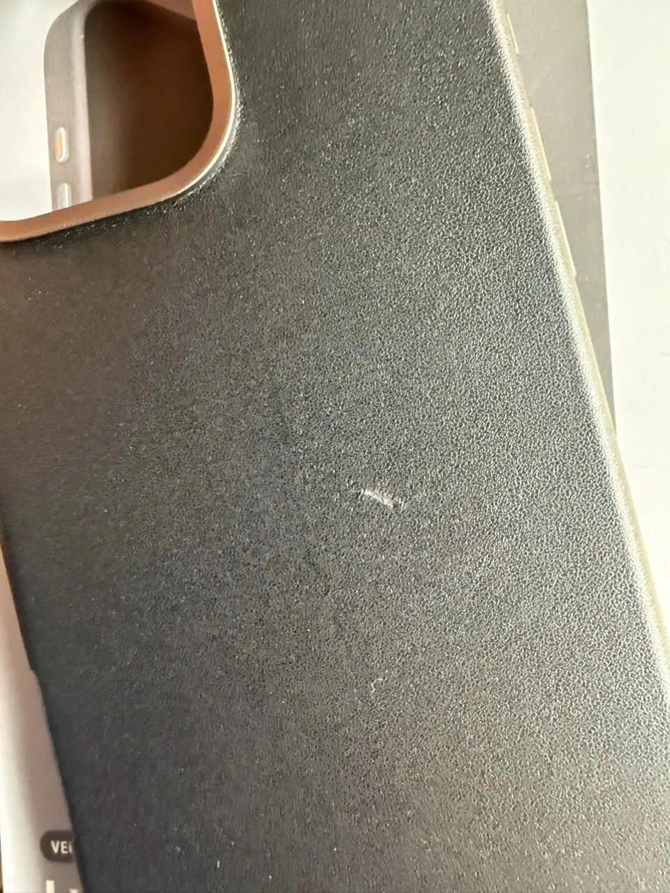 Khách hàng review Ốp lưng MagSafe iPhone 16 Pro Max Da PU Alu UNIQ MAGCLICK MAGCLICK CHARGING LYDEN 3