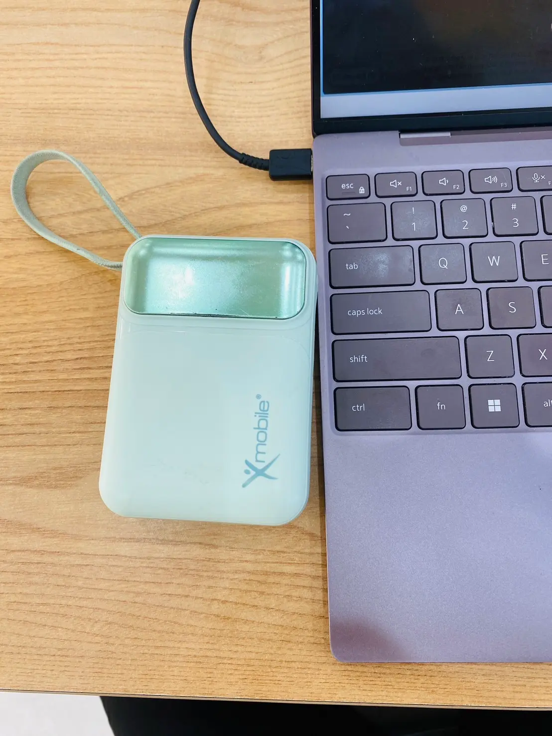 Khách hàng review Pin sạc dự phòng Polymer 20000mAh Type C PD QC 3.0 22.5W Xmobile MH811 kèm Cáp Lightning và Type C 2