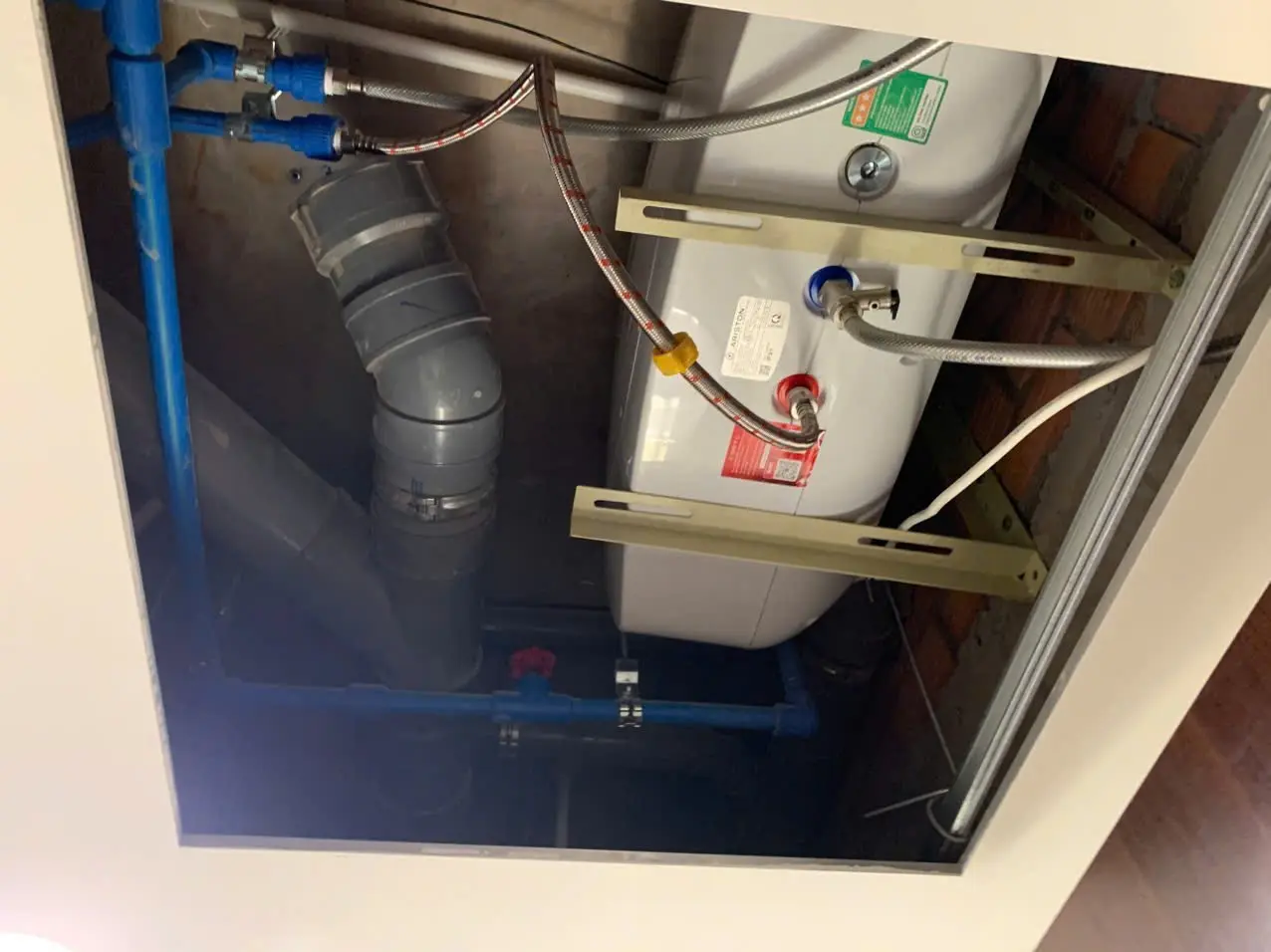 Khách hàng review Máy nước nóng gián tiếp Ariston 20 lít 2500W VITALY 20 SLIM 2.5 FE 2024 1