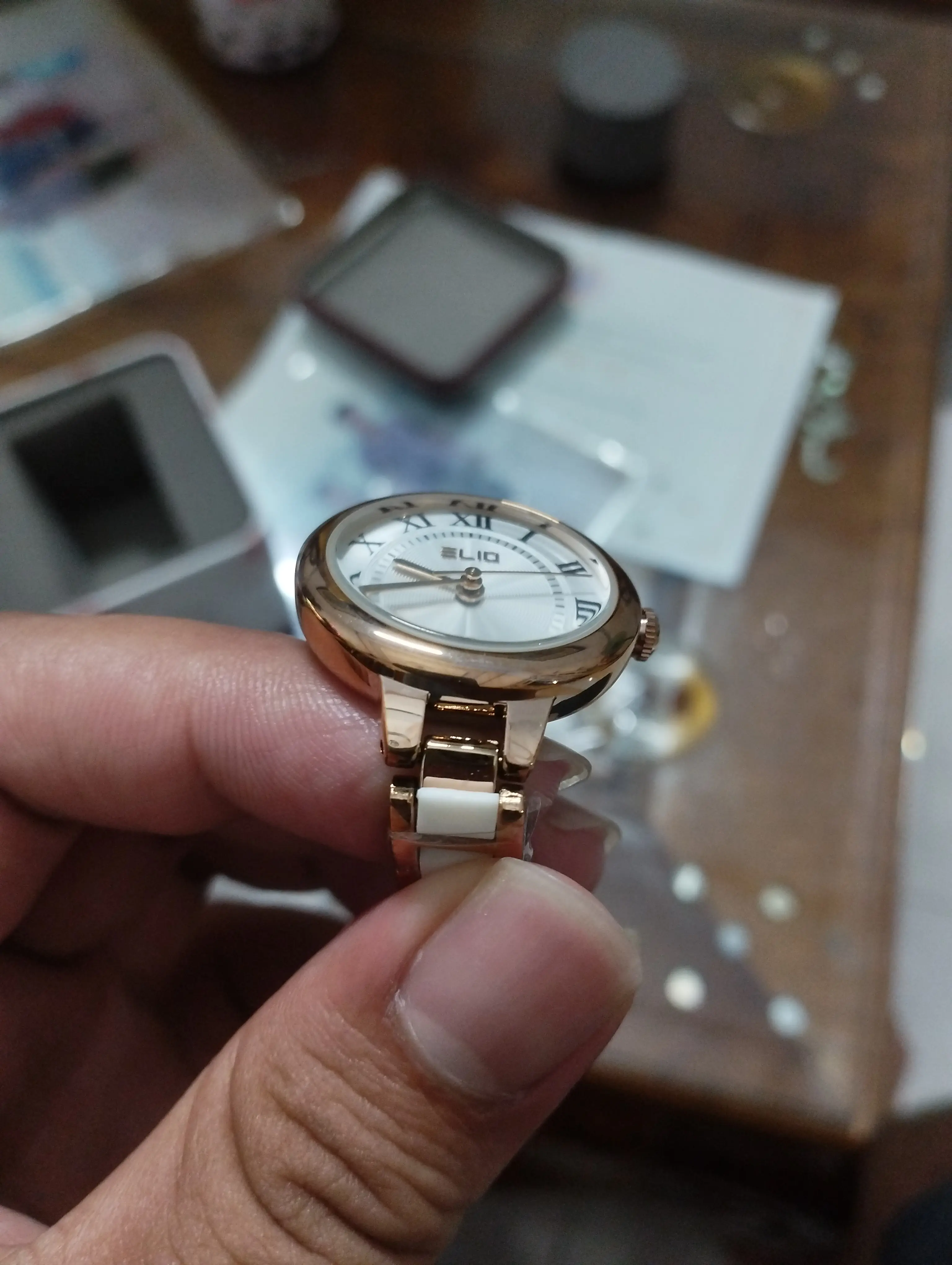 Khách hàng review Đồng hồ ELIO Nàng Thơ 28 mm Nữ ES031-01 1