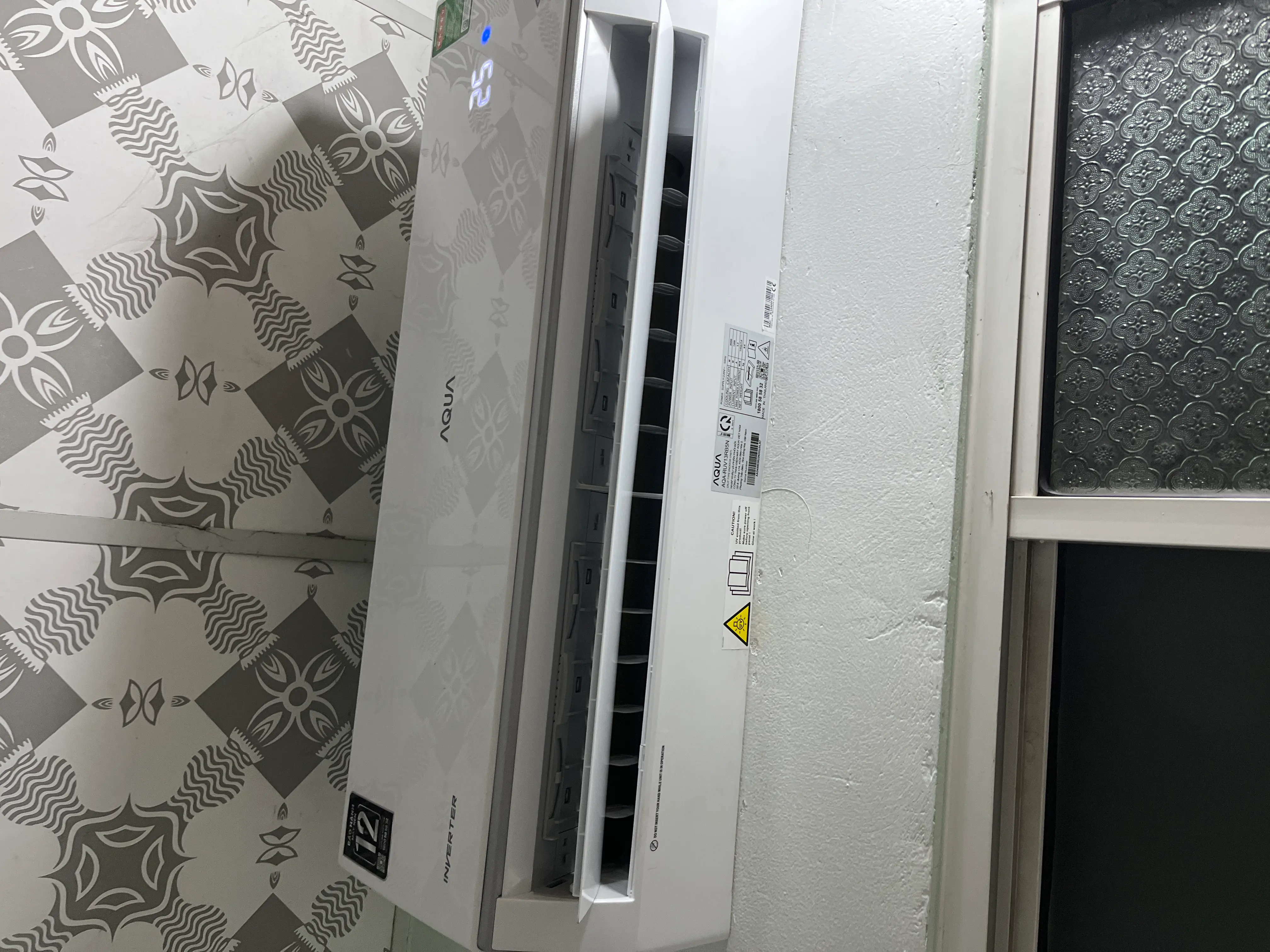 Khách hàng review Máy lạnh AQUA Inverter 1.5 HP AQA-RUV13RB5 1