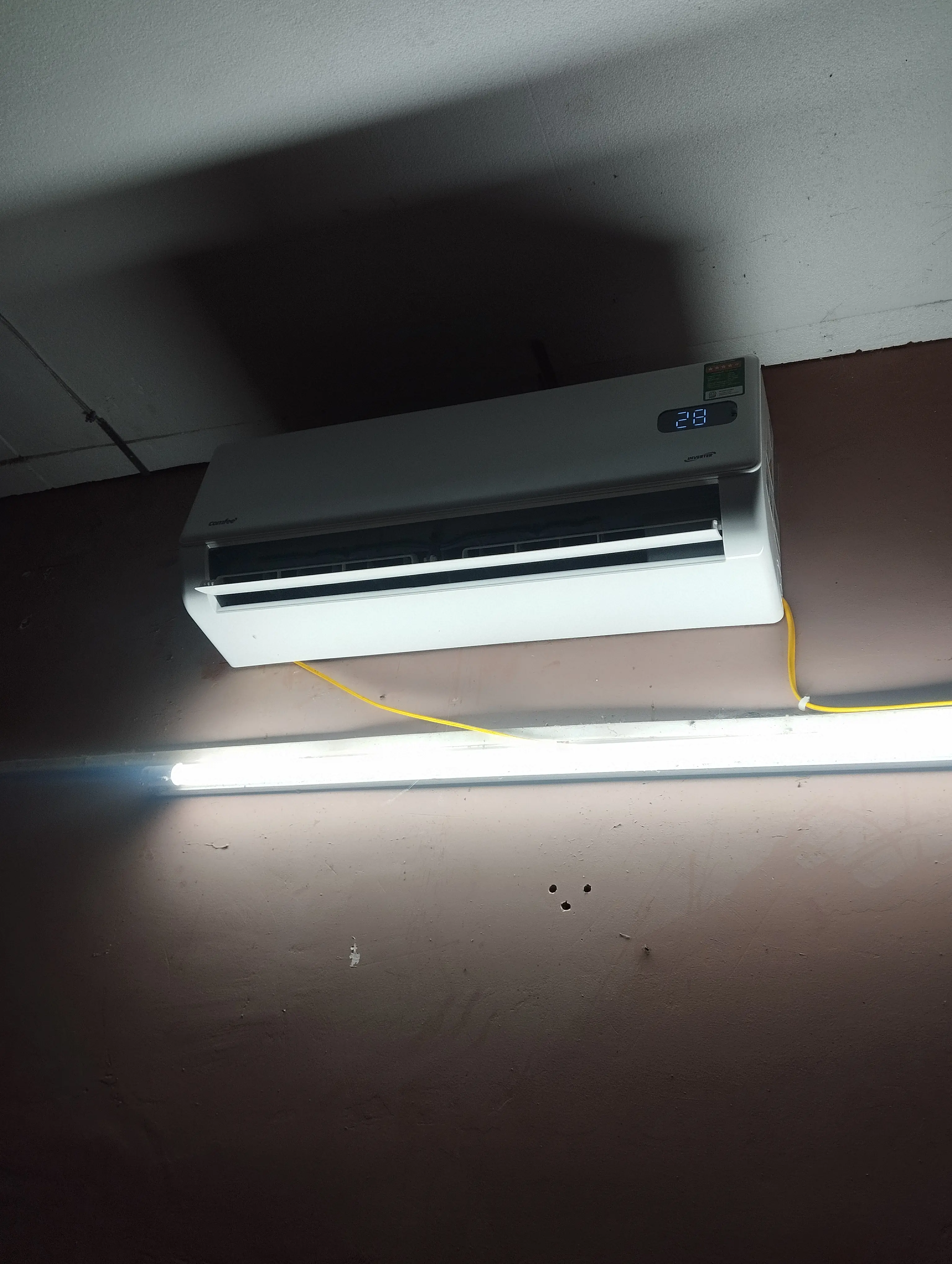 Khách hàng review Máy lạnh Comfee Inverter 1.5 HP CFS-13VGX 2