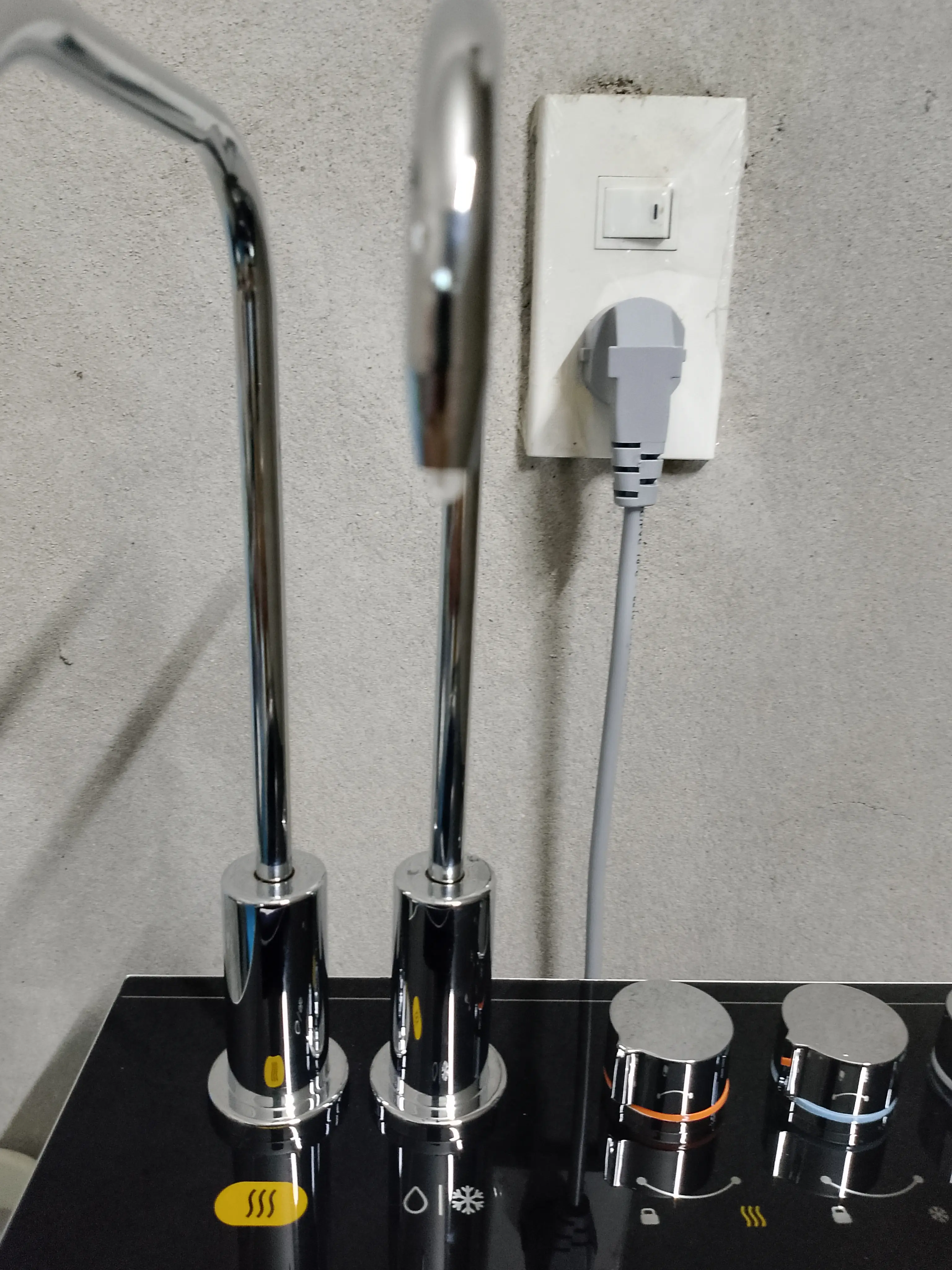 Khách hàng review Máy lọc nước RO nóng nguội lạnh Hydrogen Karofi KAD-X59 12 lõi 2