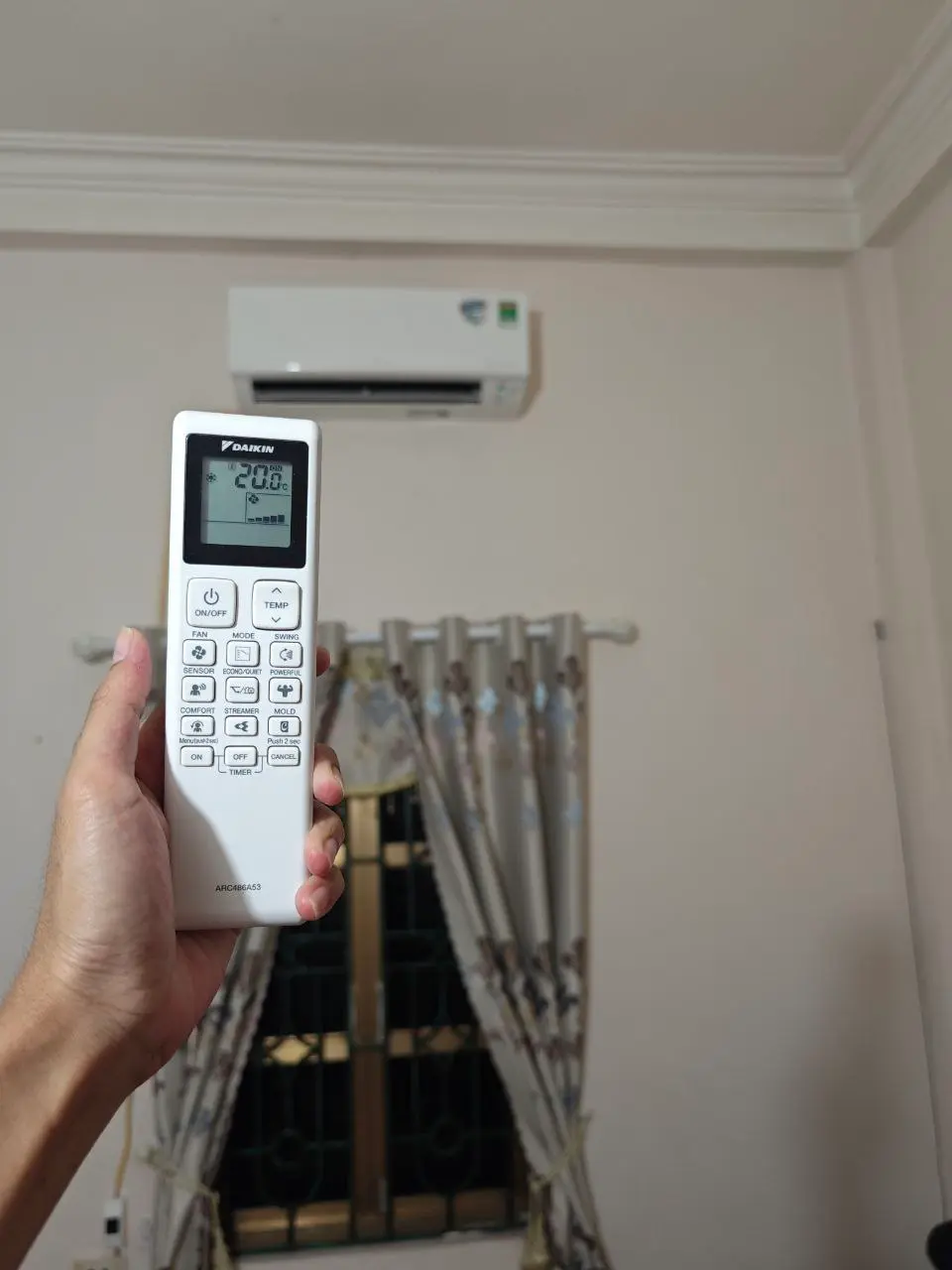 Khách hàng review Máy lạnh 2 chiều Daikin Inverter 1 HP ATHF25XVMV 1