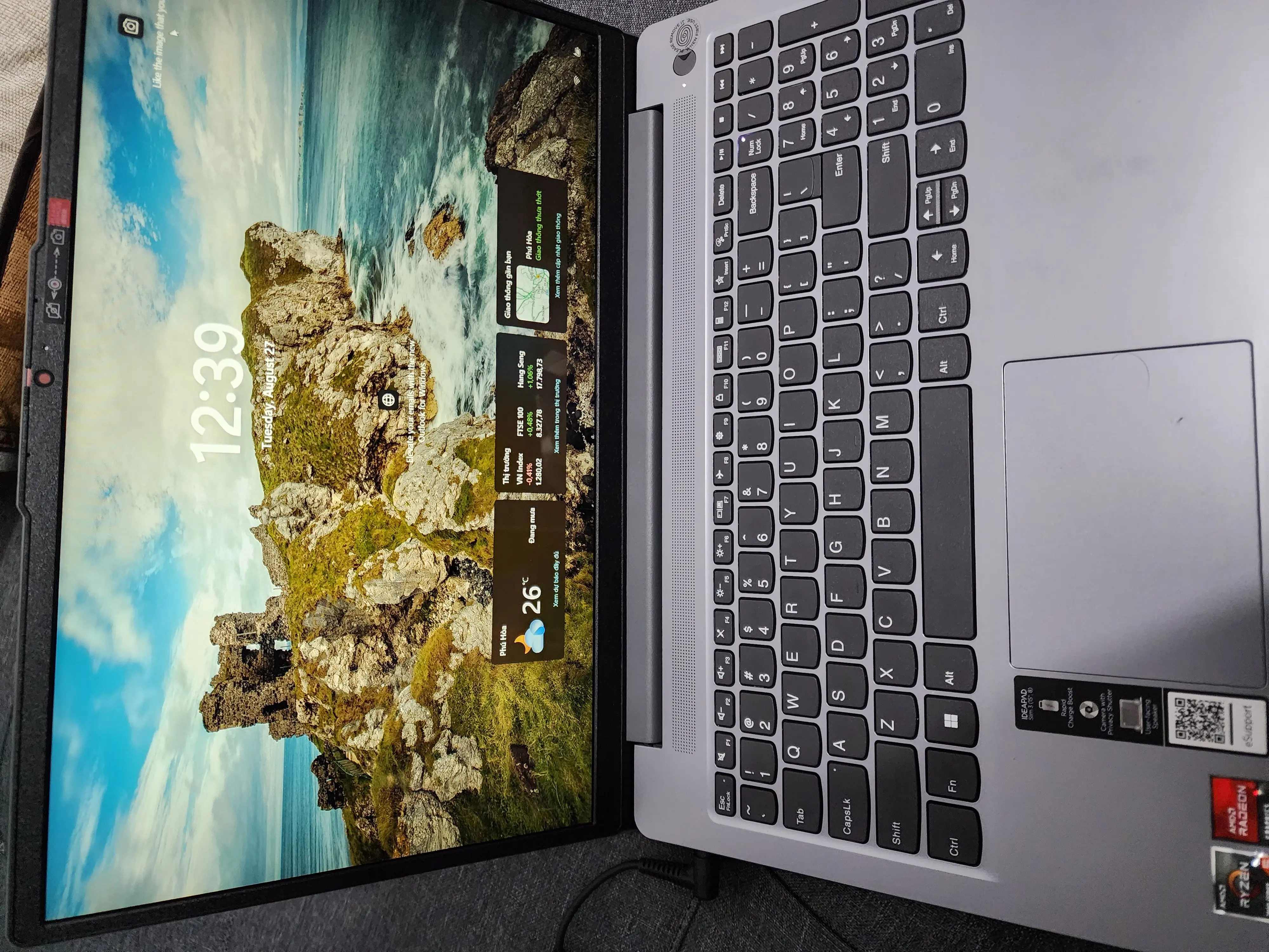 Khách hàng review Laptop Lenovo Ideapad Slim 3 15AMN8 - 82XQ00J0VN (R5 7520U, 16GB, 512GB, Full HD, Win11) 4