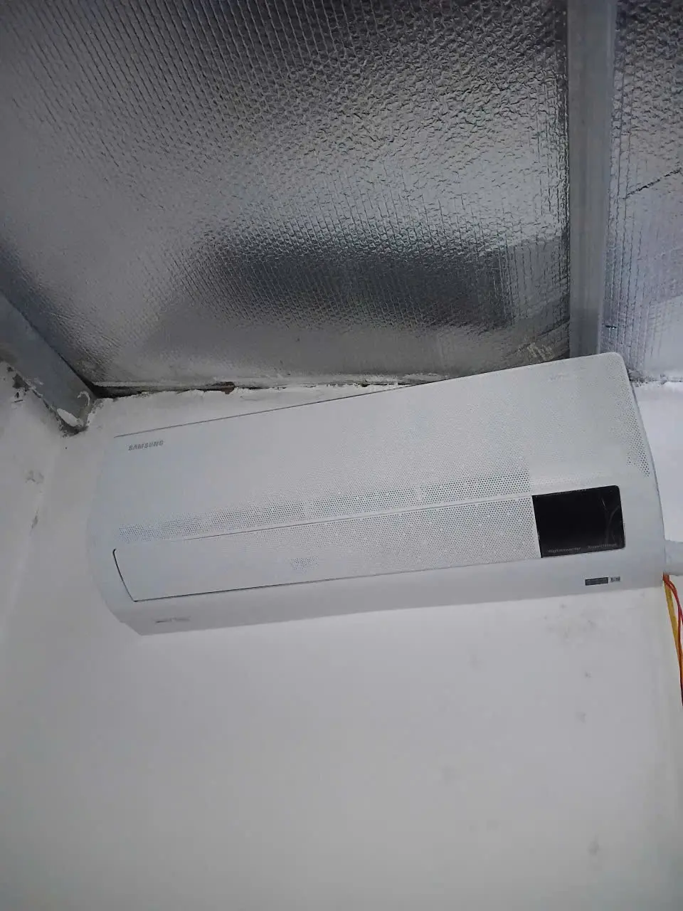 Khách hàng review Máy lạnh Samsung Wind-Free Inverter 1 HP AR10CYECAWKNSV 1
