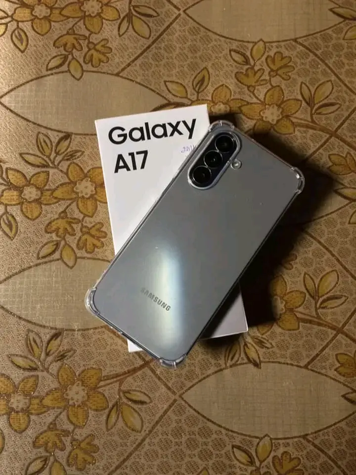 Khách hàng review Điện thoại Samsung Galaxy A17 4GB/128GB 3