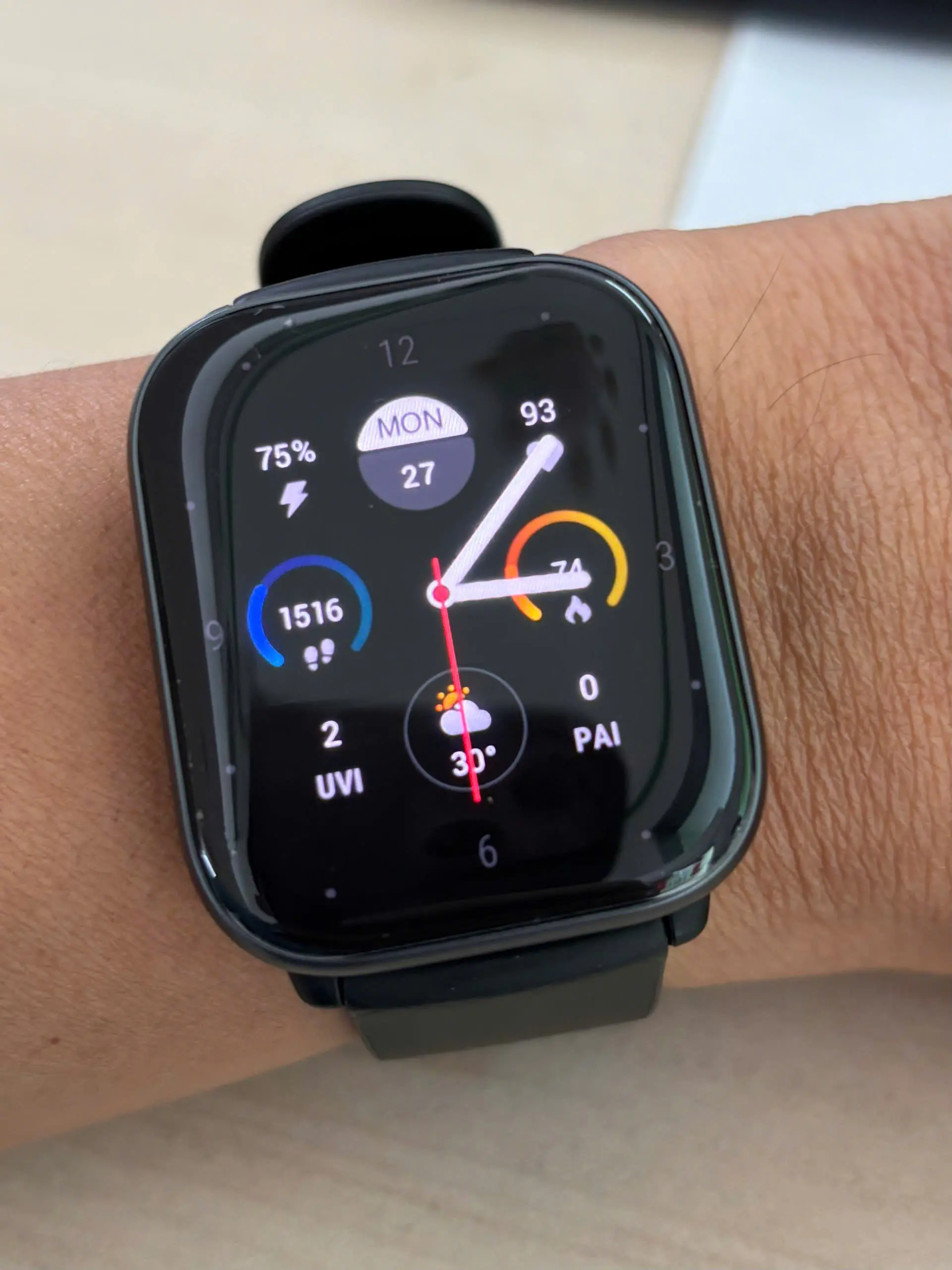 Khách hàng review Amazfit Active 42.3mm dây silicone 1