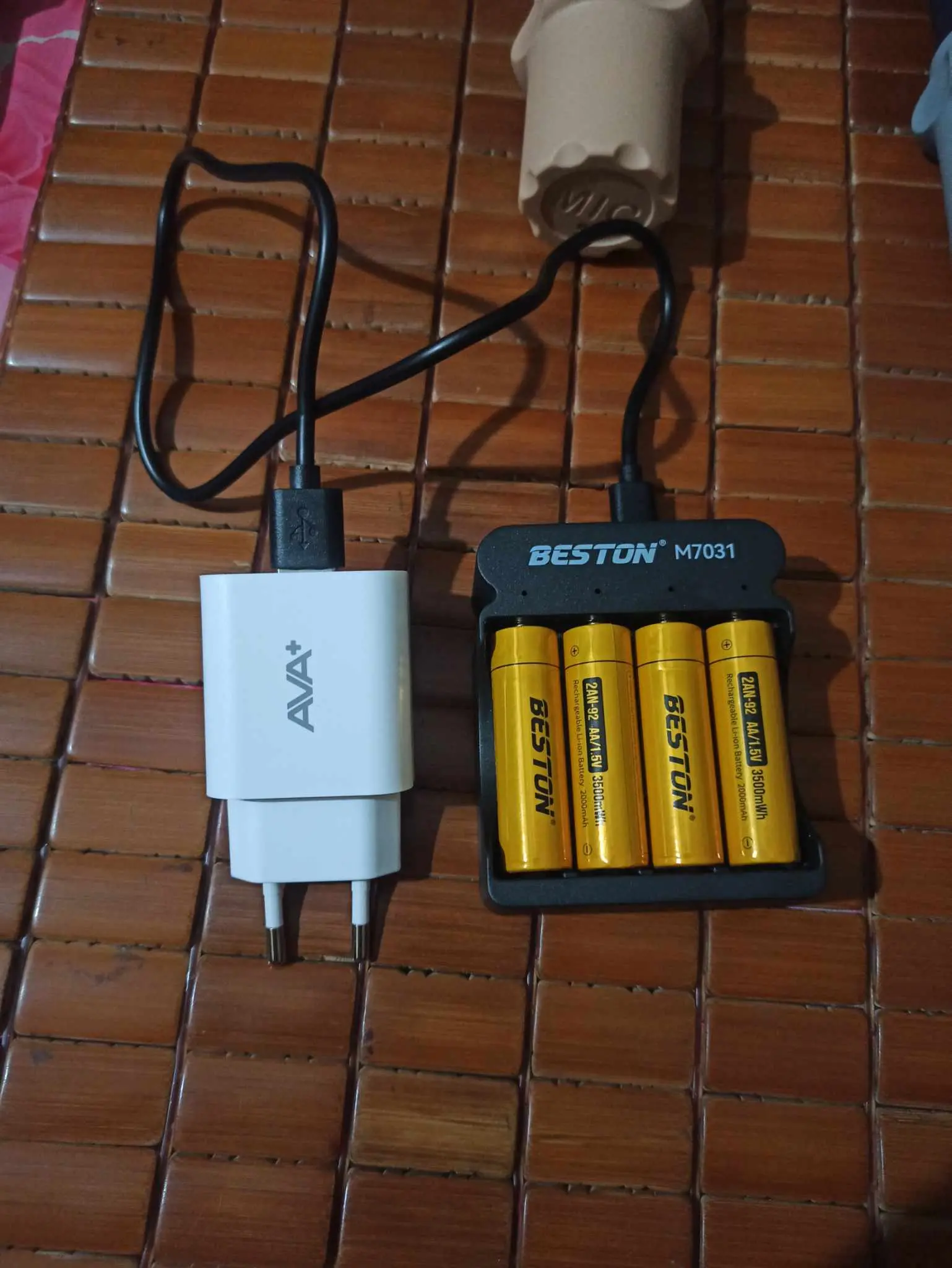 Khách hàng review Sạc USB 12W AVA  CS-TC021 2