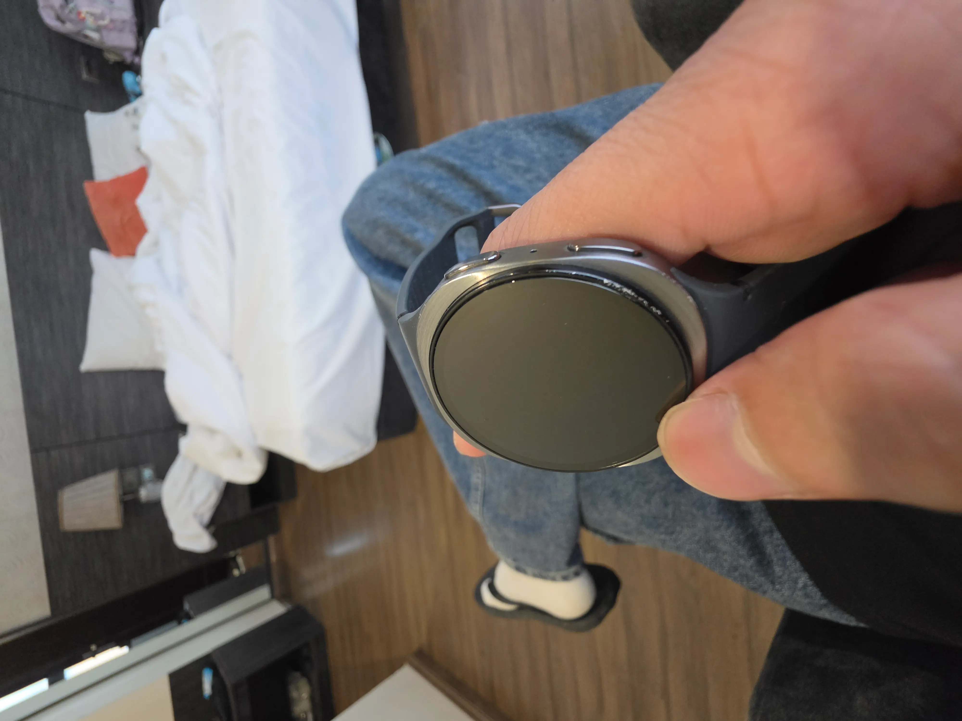 Khách hàng review Samsung Galaxy Watch8 40mm dây silicone 1