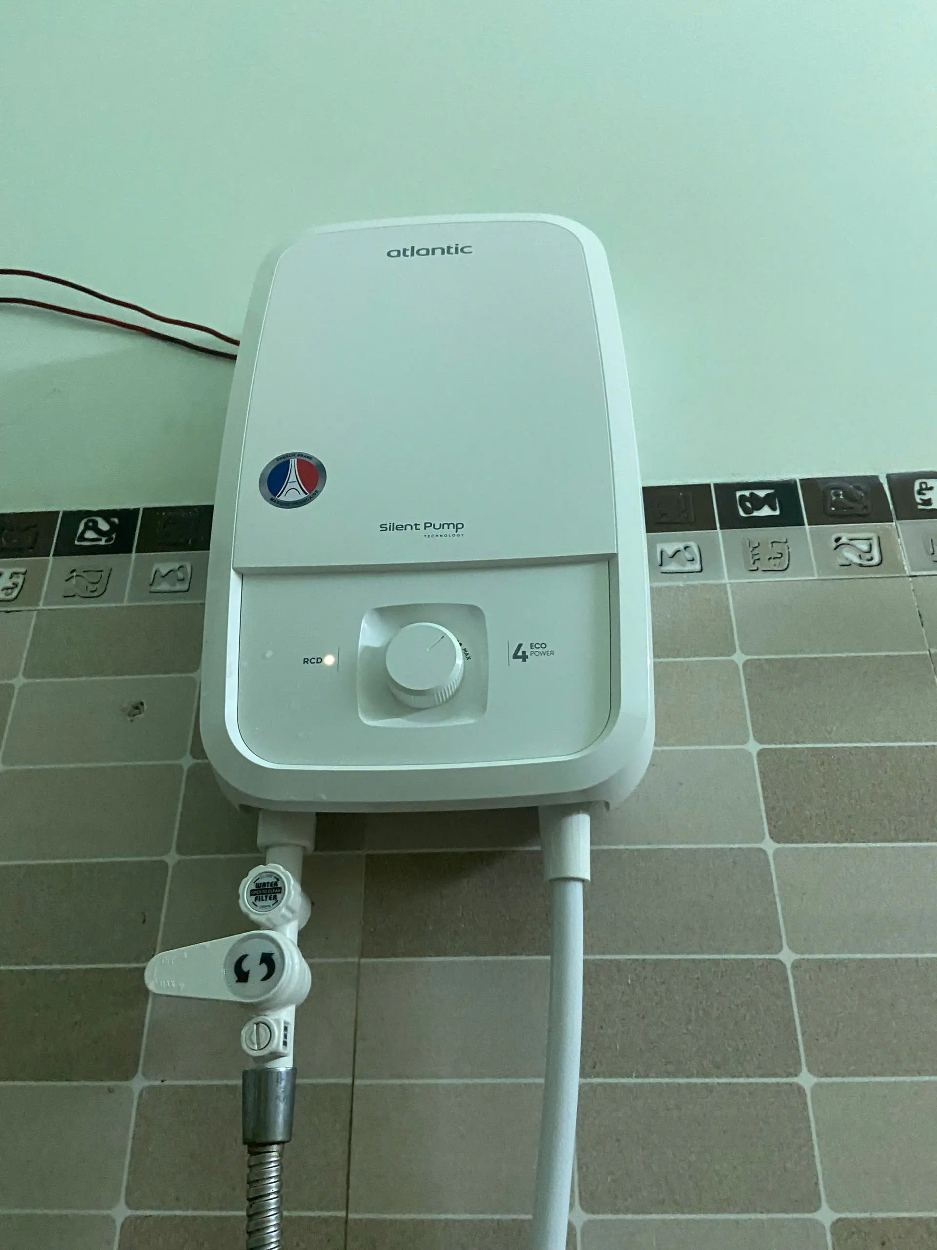 Khách hàng review Máy nước nóng trực tiếp Atlantic 4000W Tempo Lite 4000 PU - 811023 1